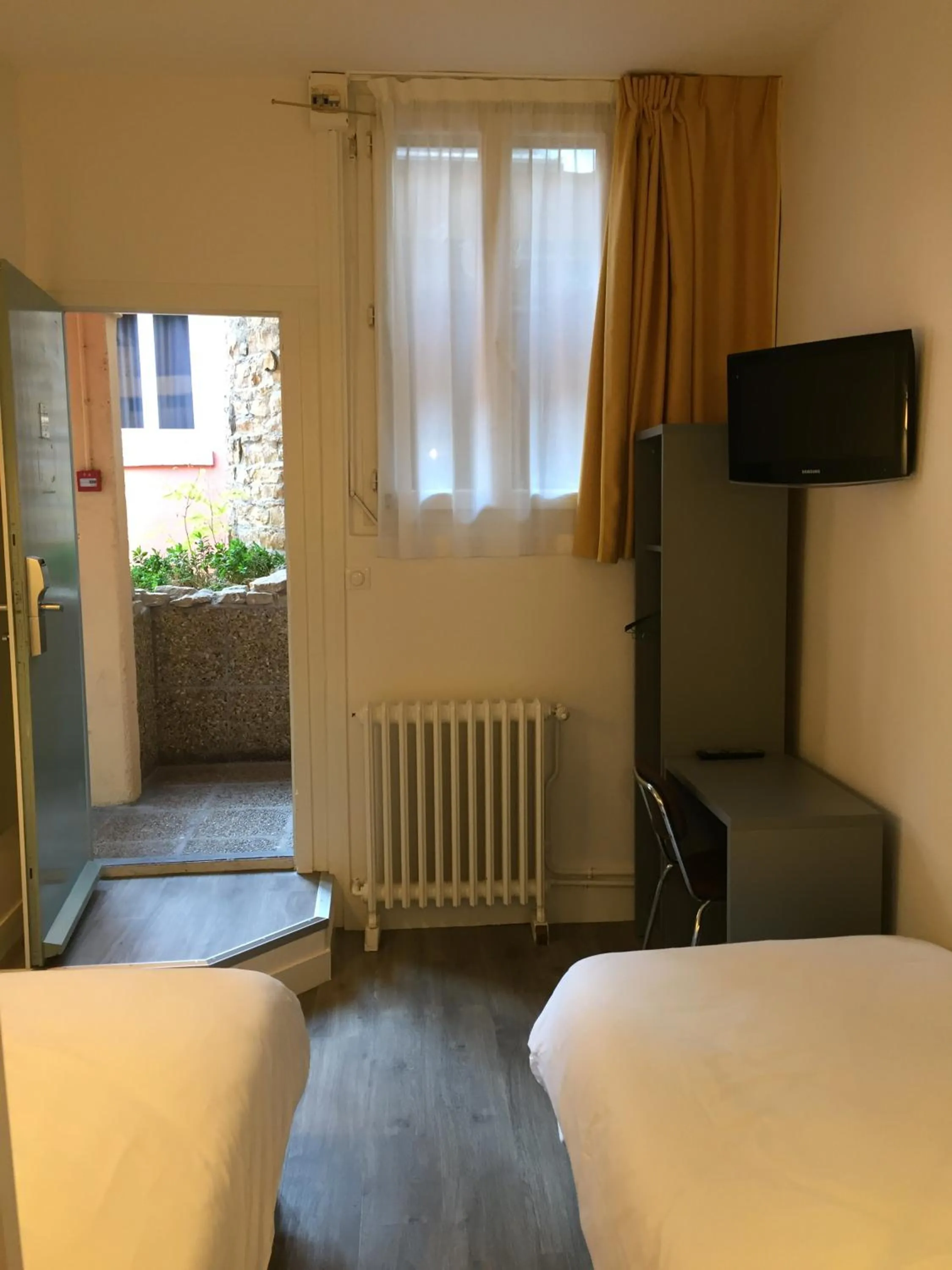 Bedroom, Bed in Au Patio Morand