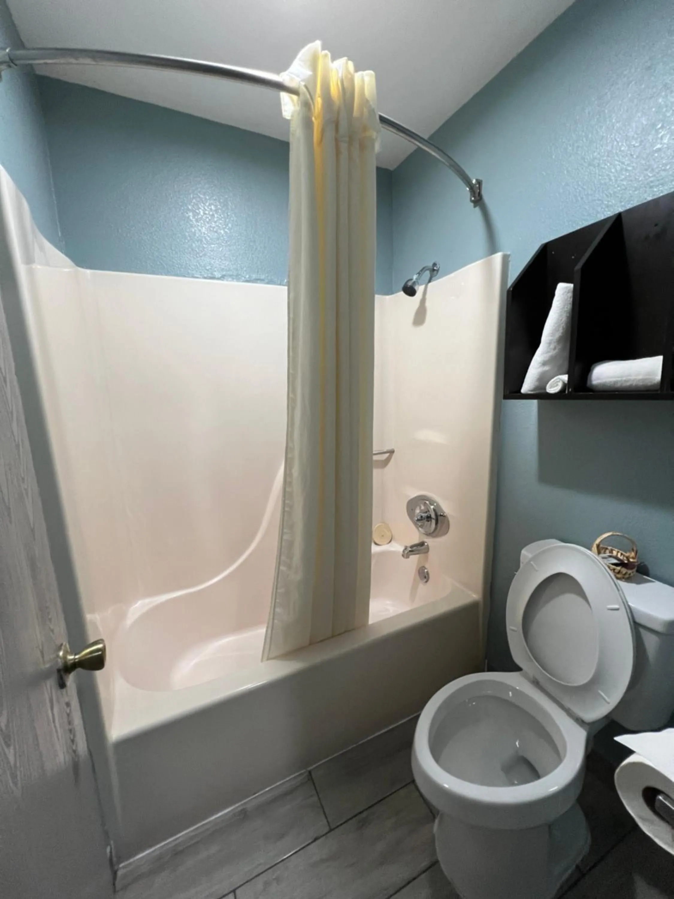 Bath in Ozark Inn
