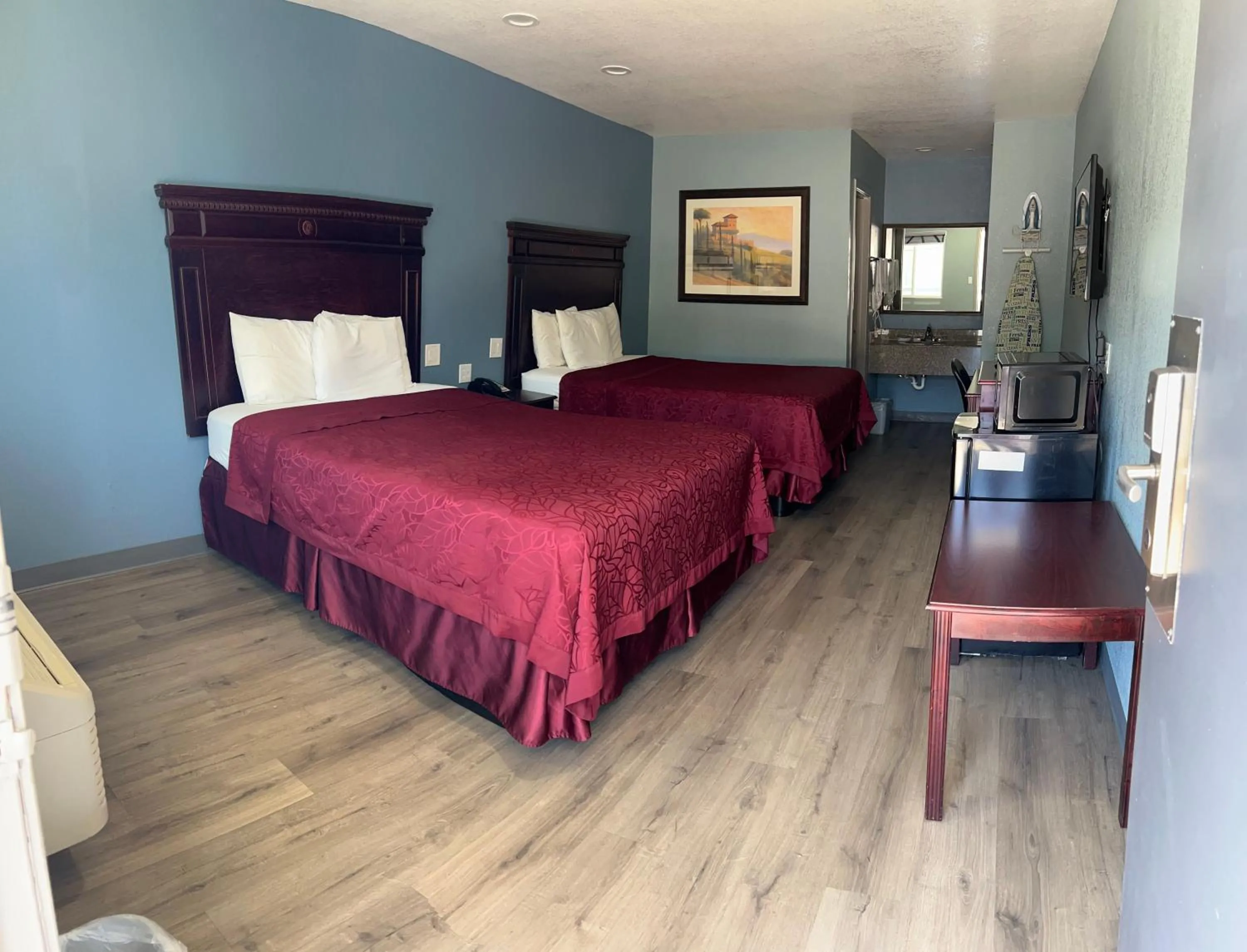 Bed in Ozark Inn
