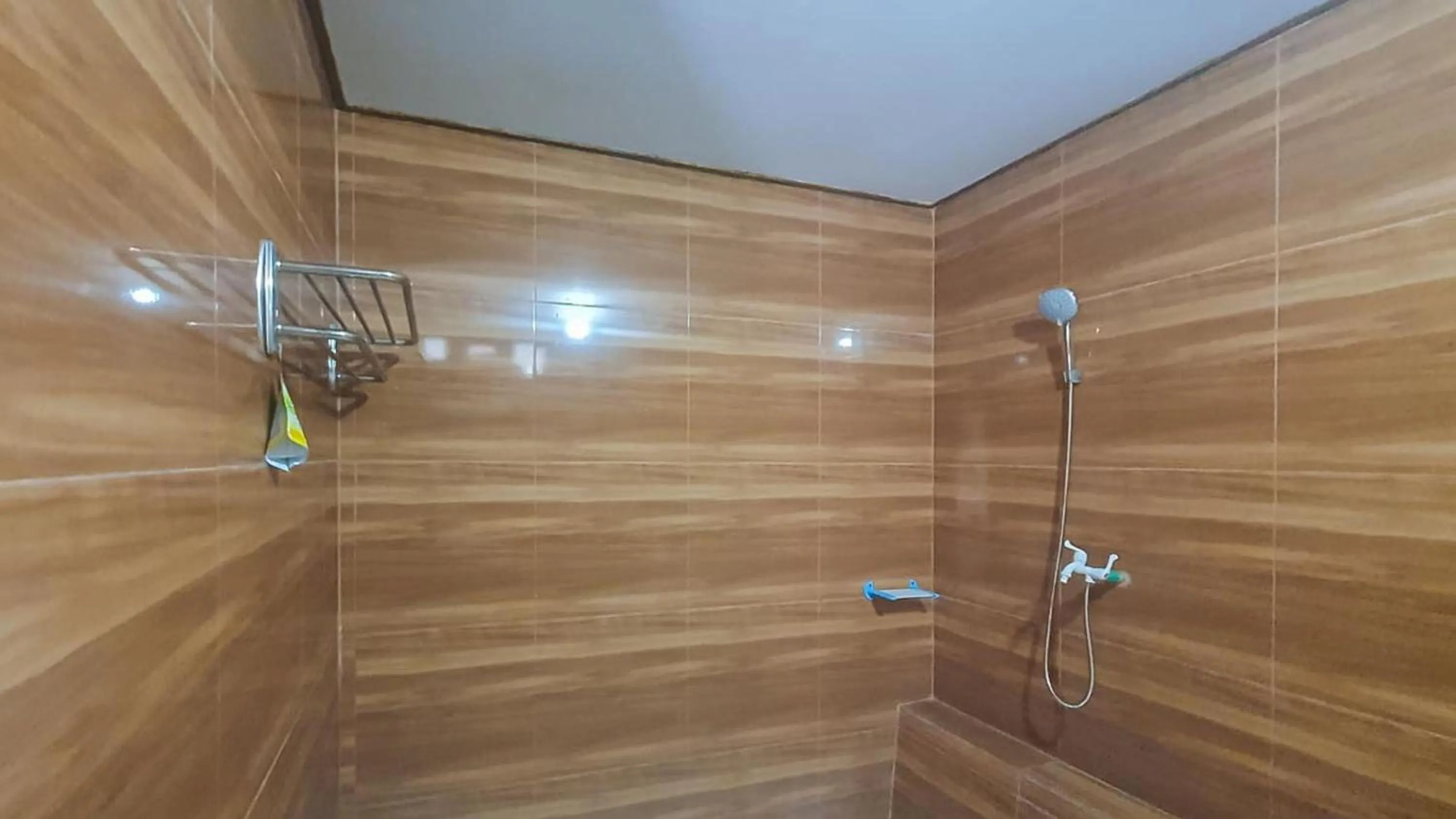 Bathroom in RedDoorz Syariah at Banyu Asem Banyuwangi