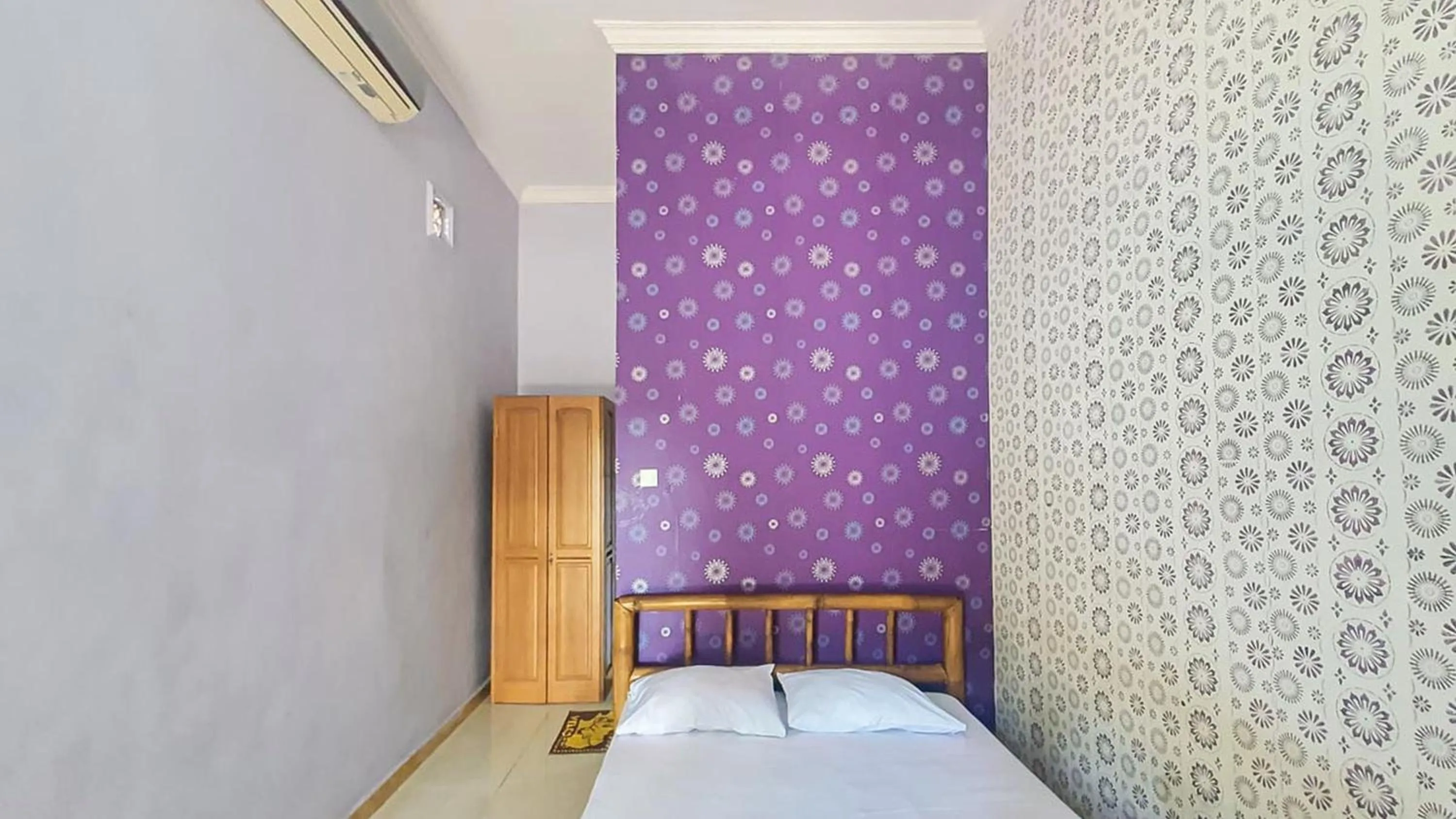 Bedroom, Bed in RedDoorz Syariah at Banyu Asem Banyuwangi