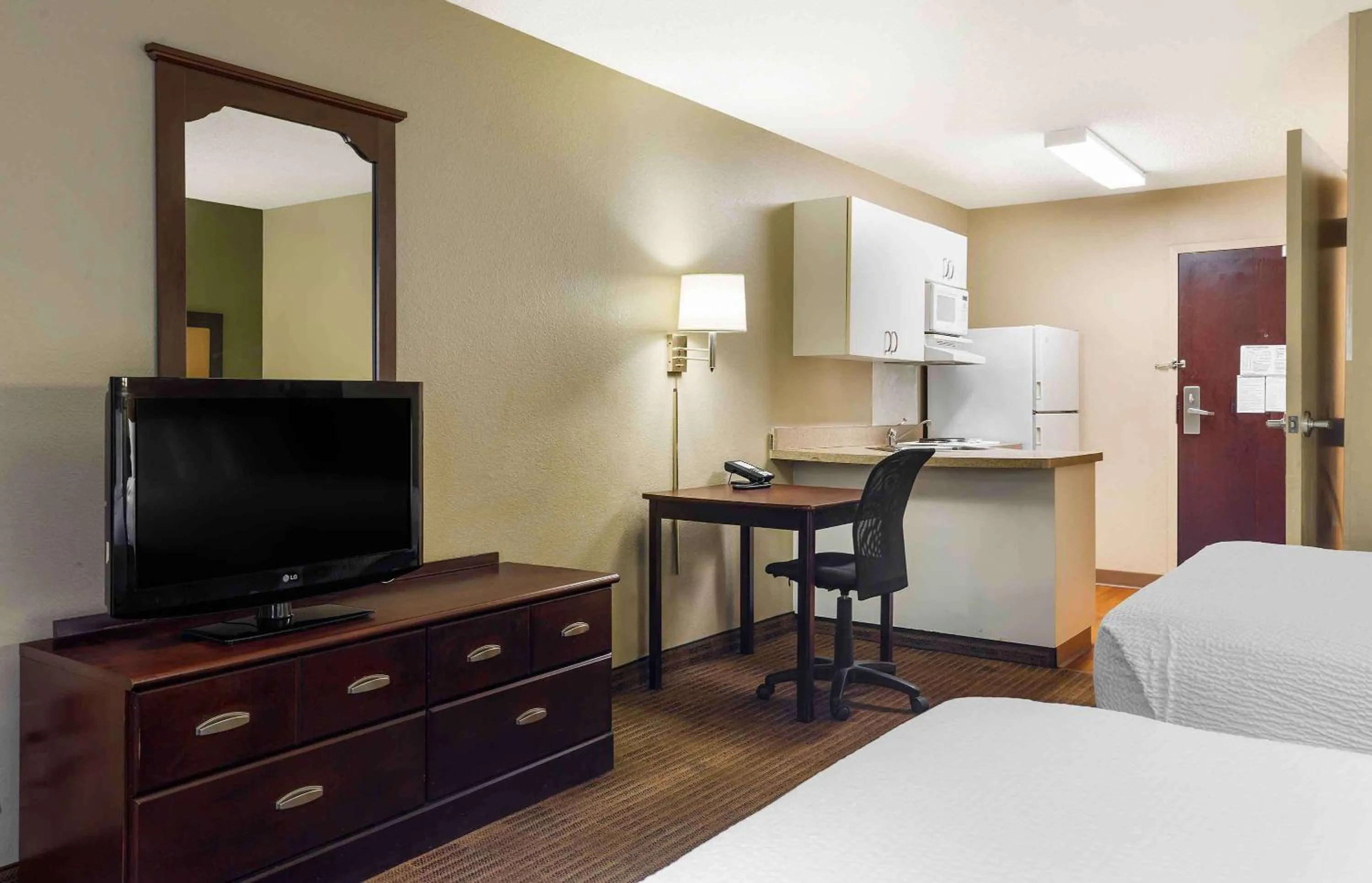Bedroom, Bed in Extended Stay America Suites - Boston - Westborough - Connector Road