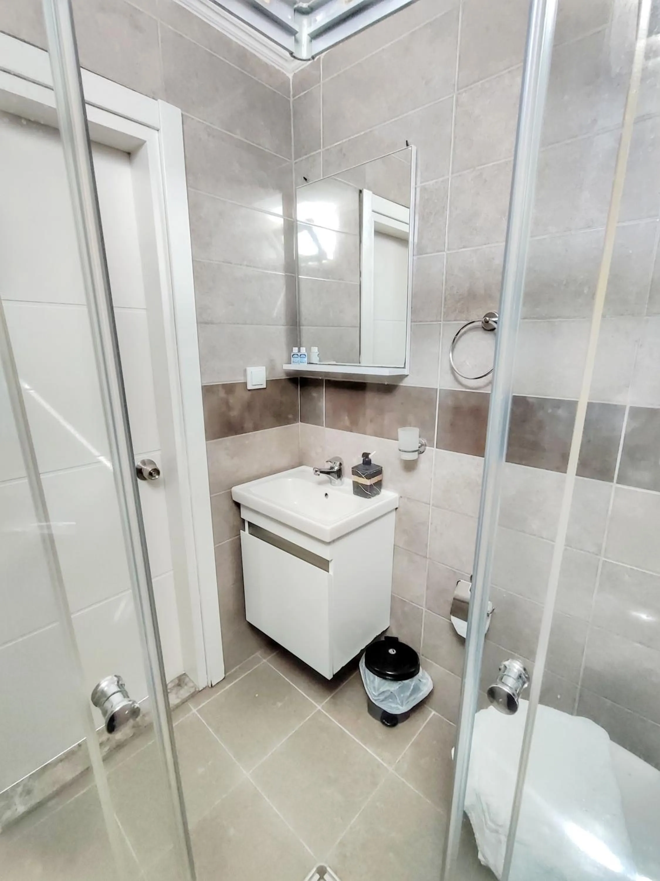 Shower in R HOUSE HOTEL