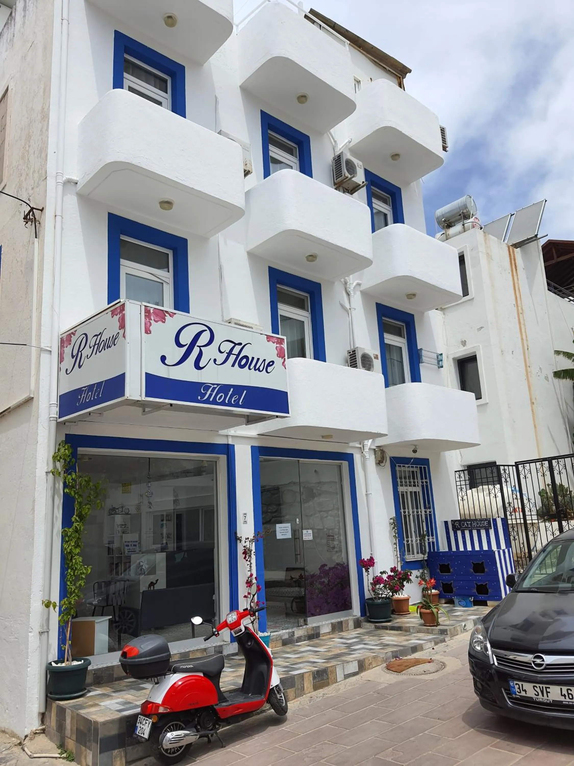 Location in R HOUSE HOTEL