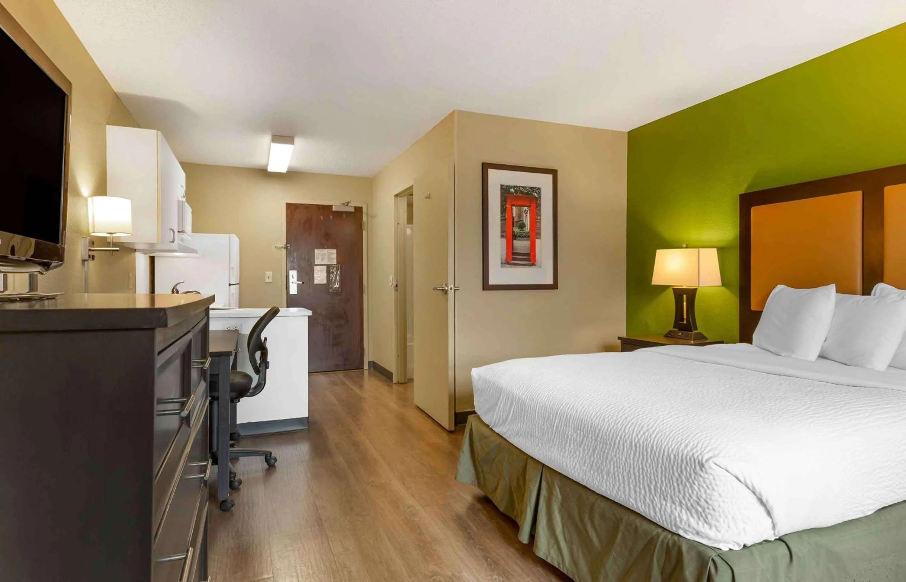 Bedroom, Bed in Extended Stay America Suites - Boston - Tewksbury