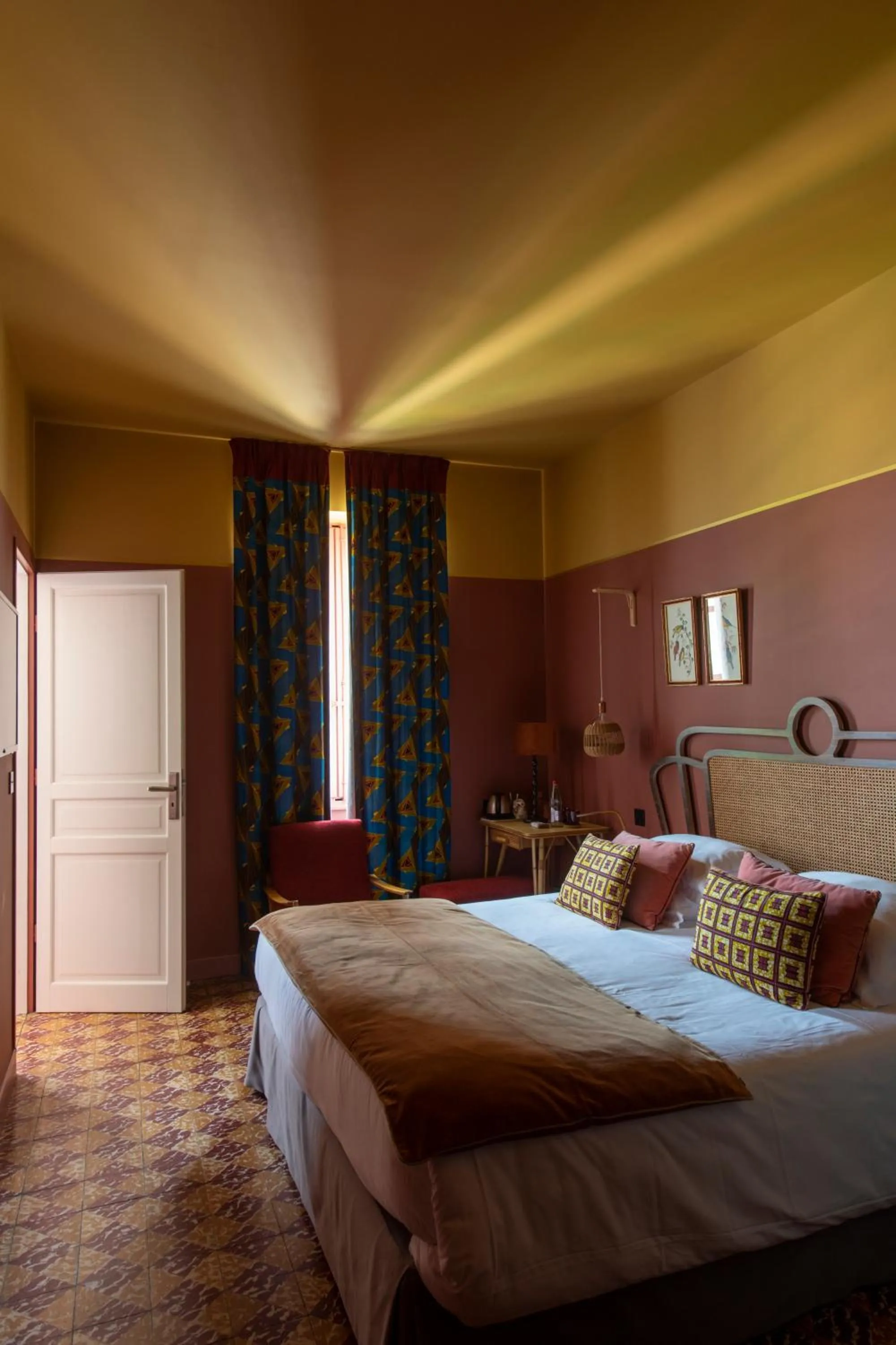 Bed in Le petit hotel