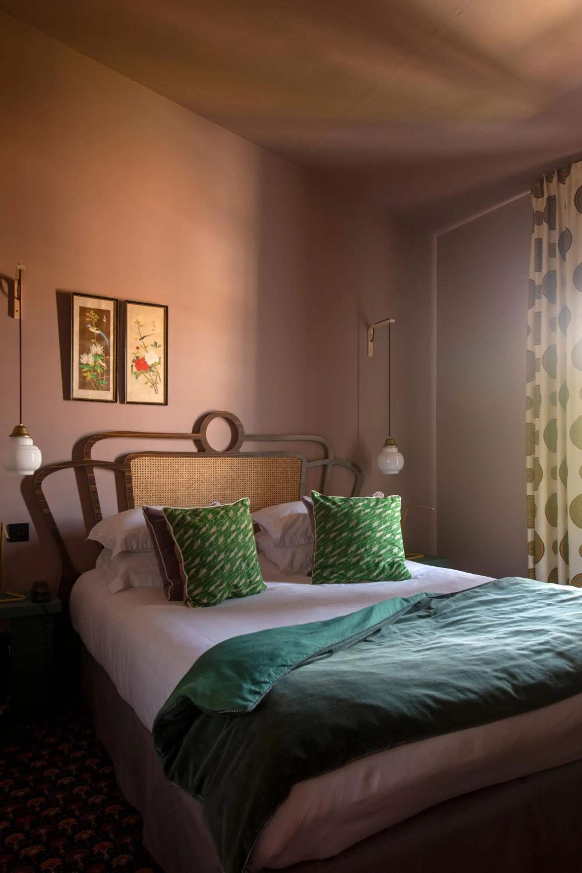 Bed in Le petit hotel