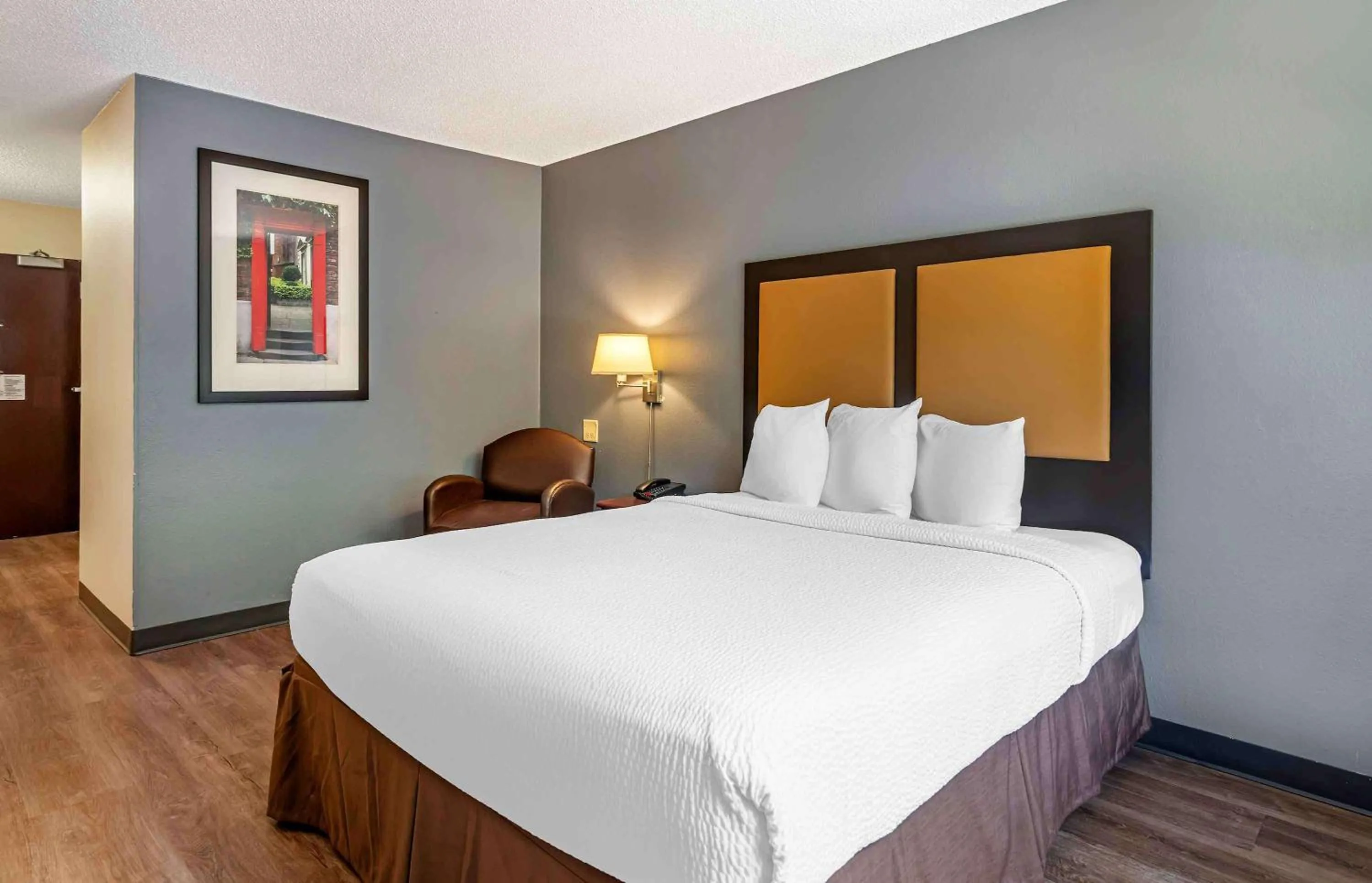 Bedroom, Bed in Extended Stay America Suites - Portland - Scarborough