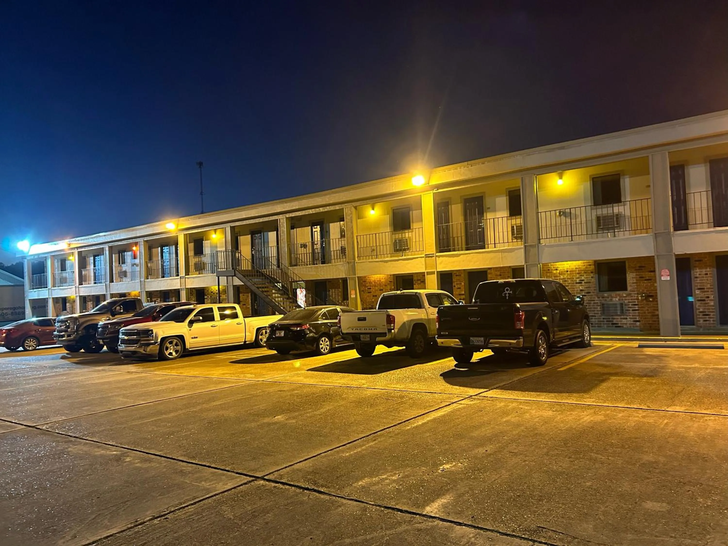 Property building in Howards Inn Motel