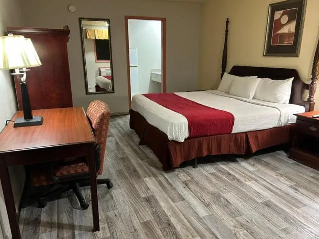 Bed in Howards Inn Motel