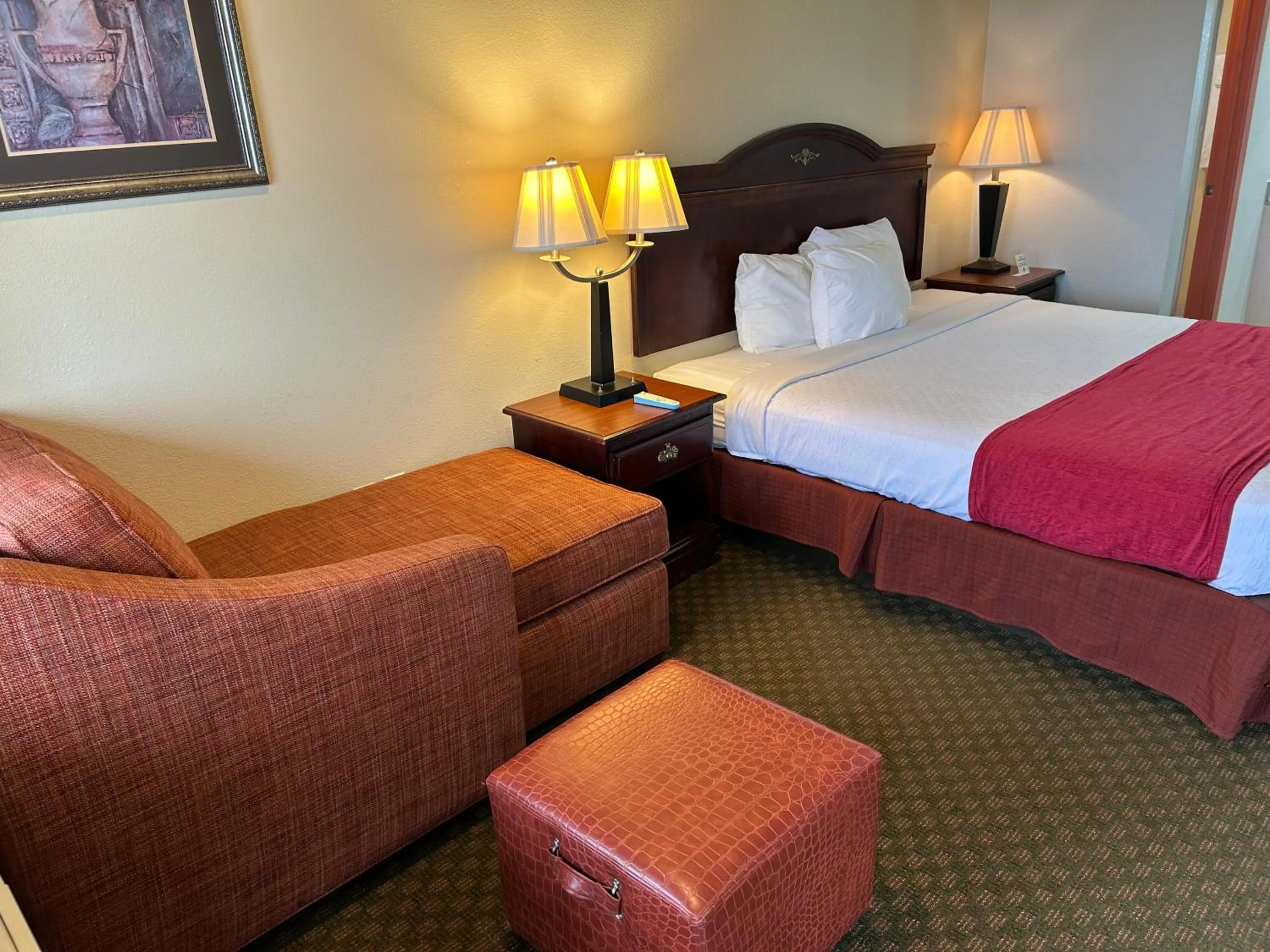 Bed in Howards Inn Motel