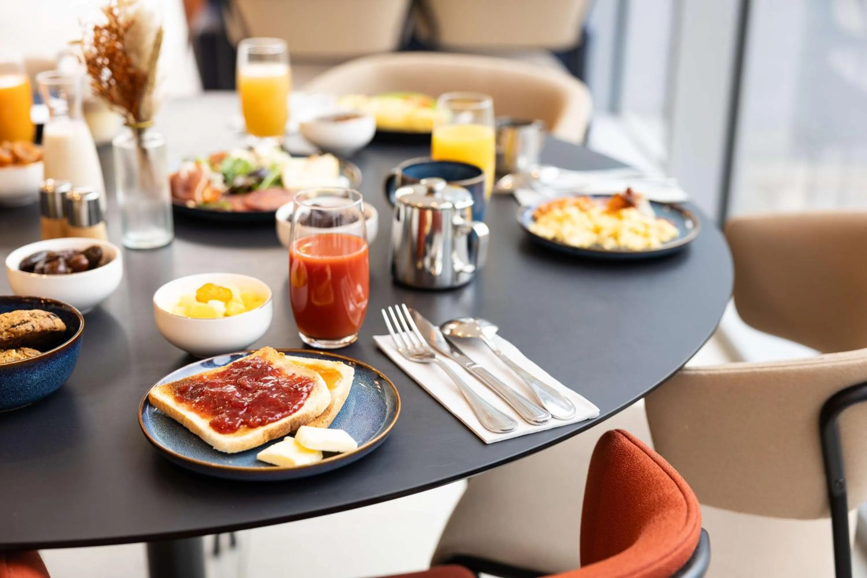 Restaurant/places to eat in Hilton Lille