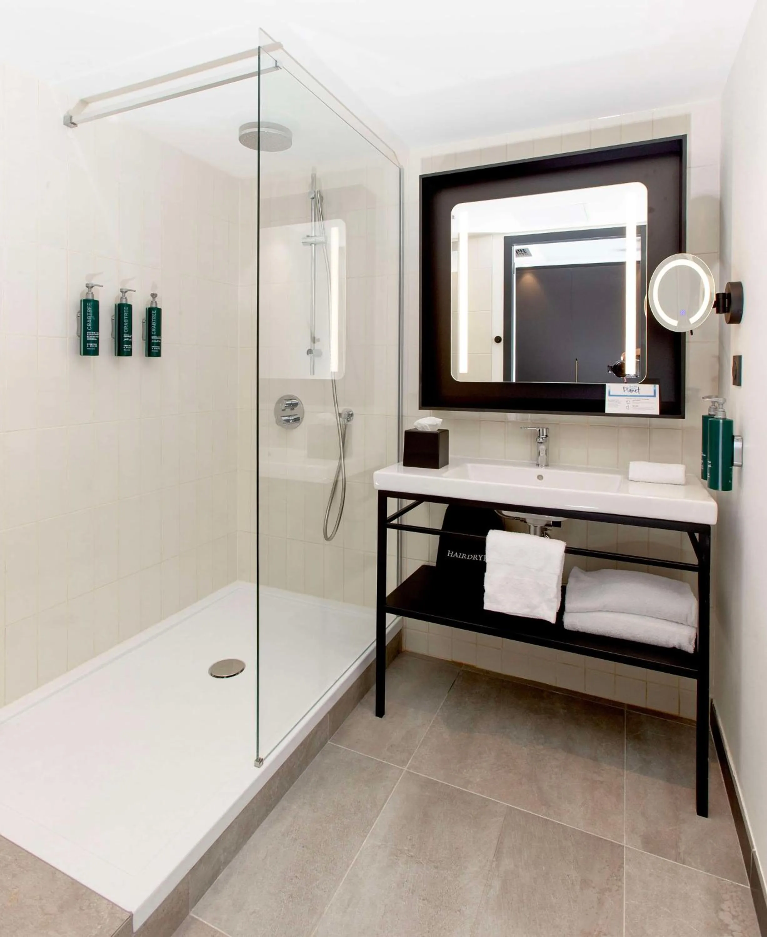 Bathroom, Bed in Hilton Lille