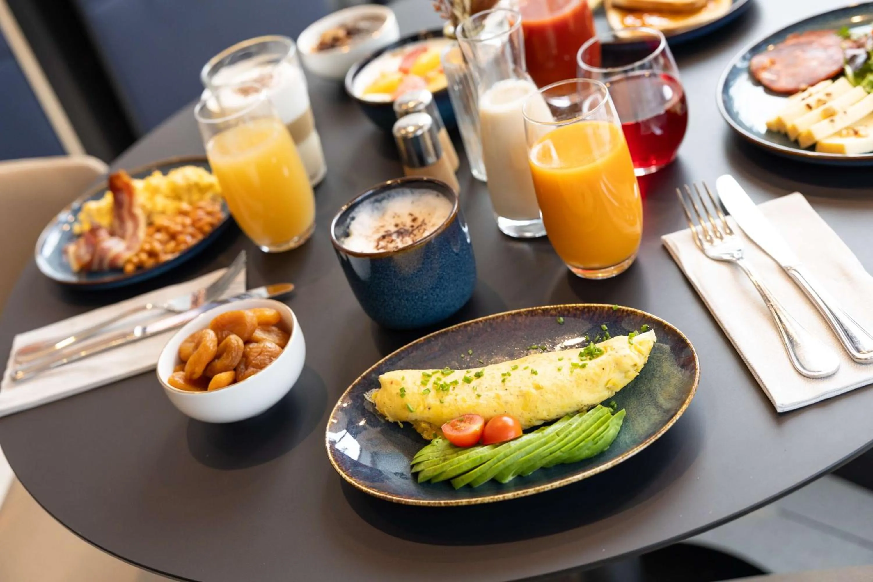 Restaurant/places to eat in Hilton Lille