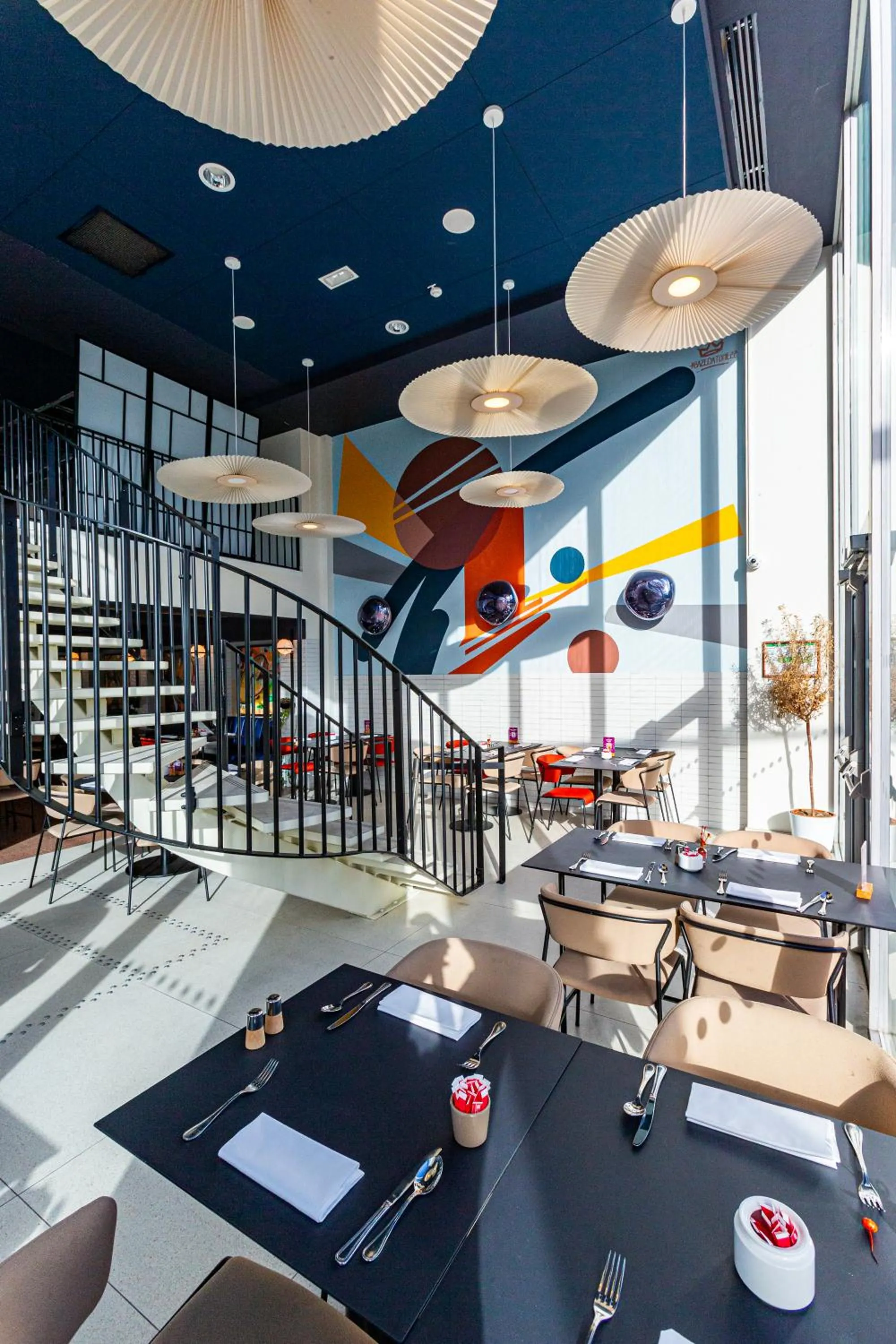 Restaurant/places to eat in Hilton Lille