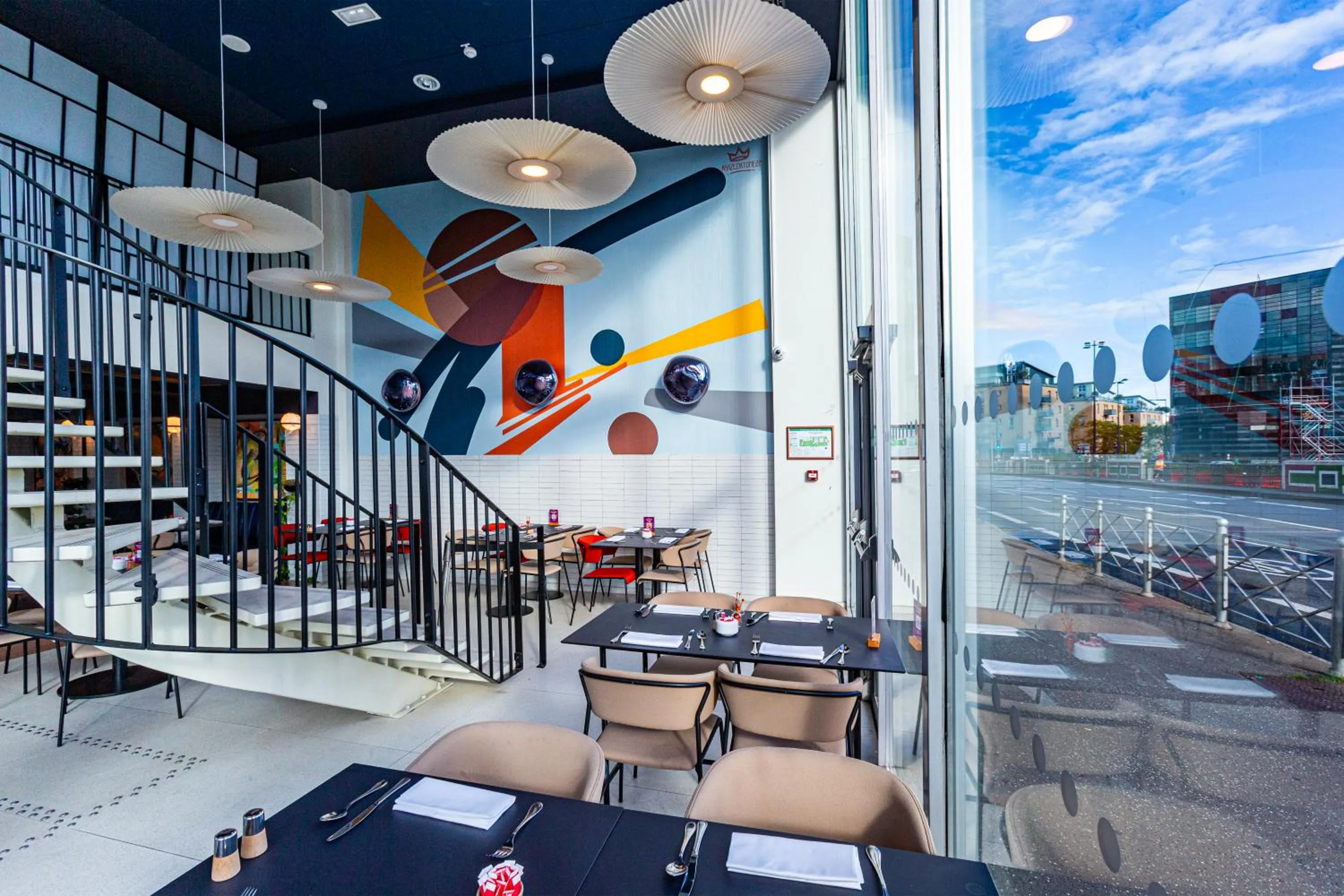 Restaurant/places to eat in Hilton Lille