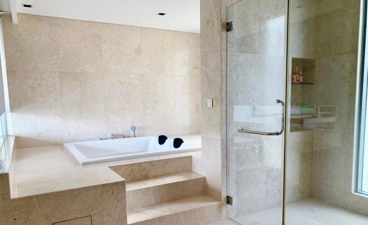 Hot Tub in Luxury Villa 5* - Ocean Front - IDCWH