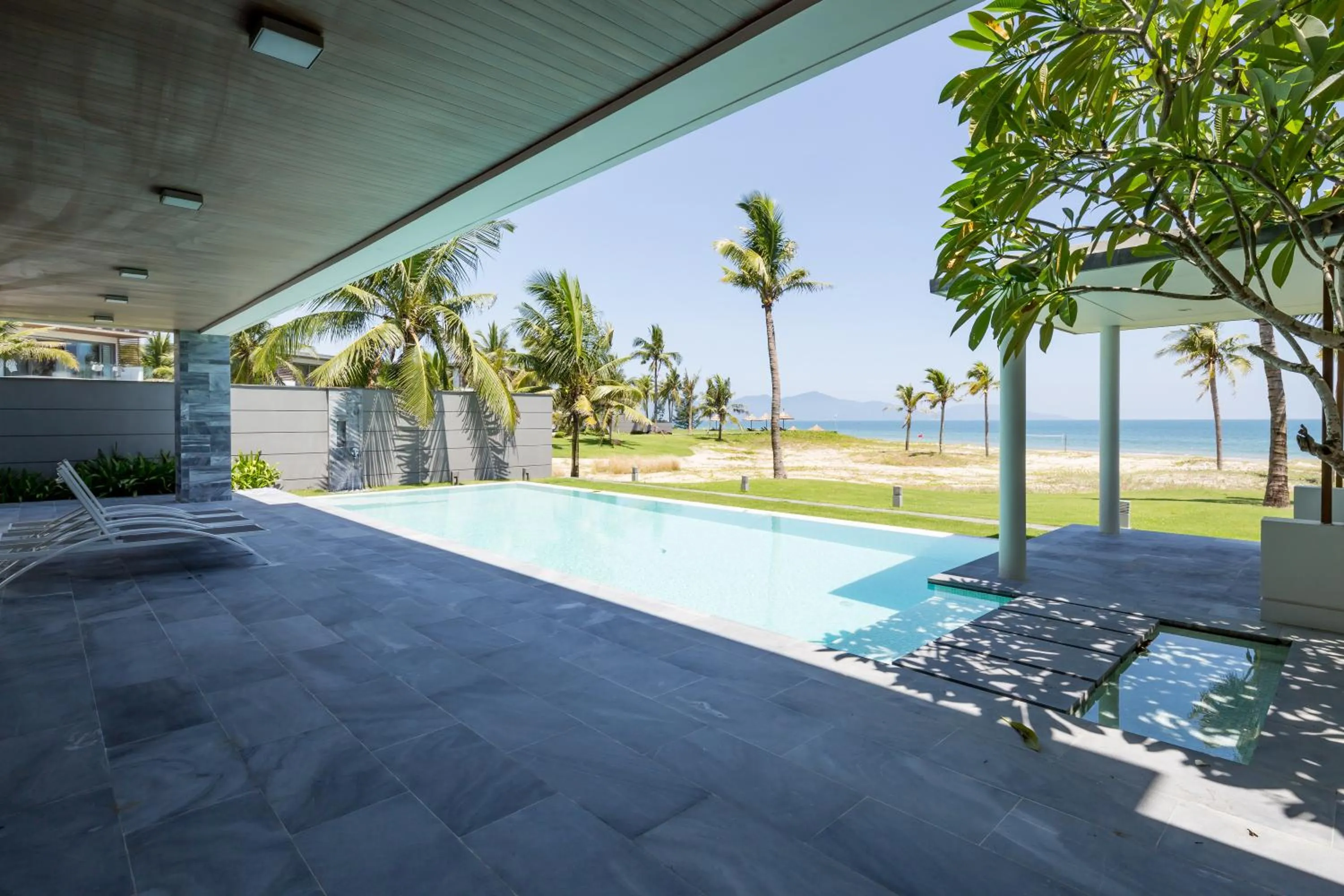 Luxury Villa 5* - Ocean Front - IDCWH