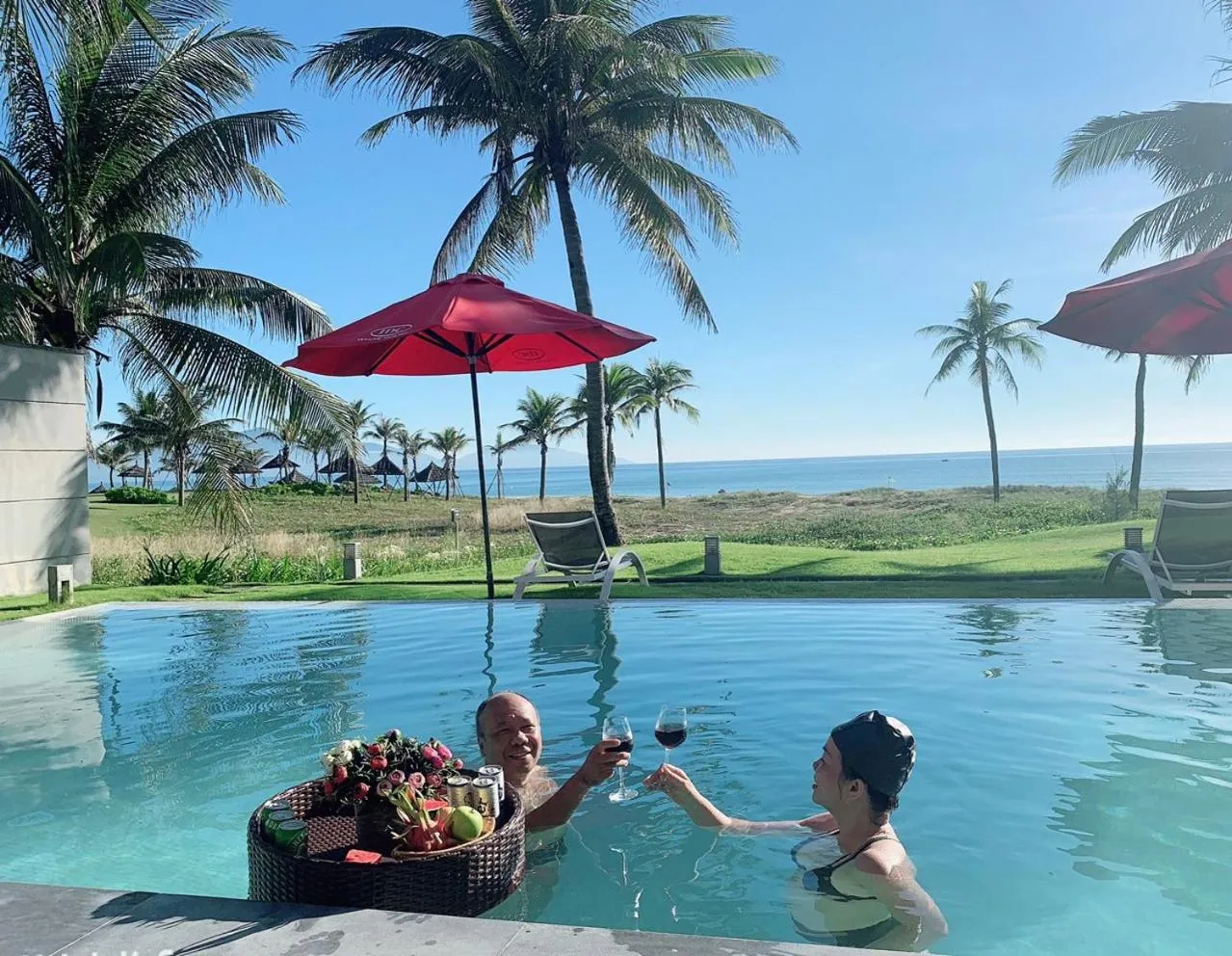 Food and drinks in Luxury Villa 5* - Ocean Front - IDCWH