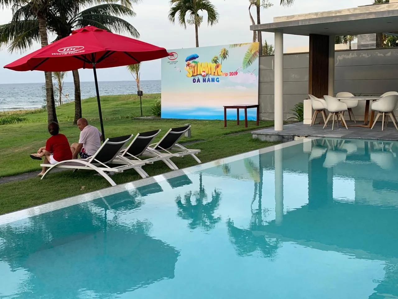 Swimming pool in Luxury Villa 5* - Ocean Front - IDCWH