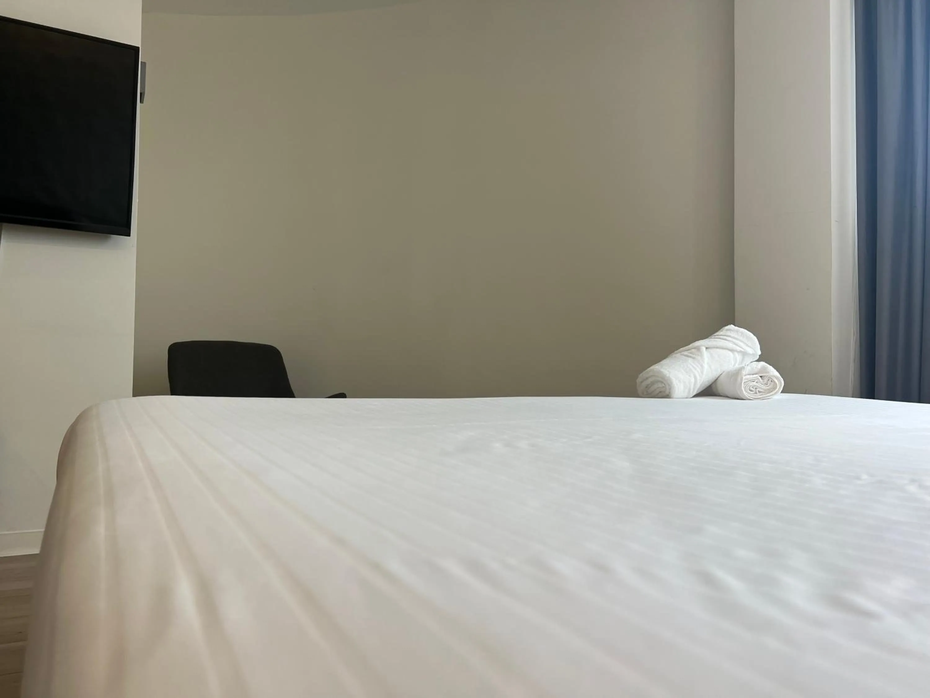 Bed in Adonis Cupecoy