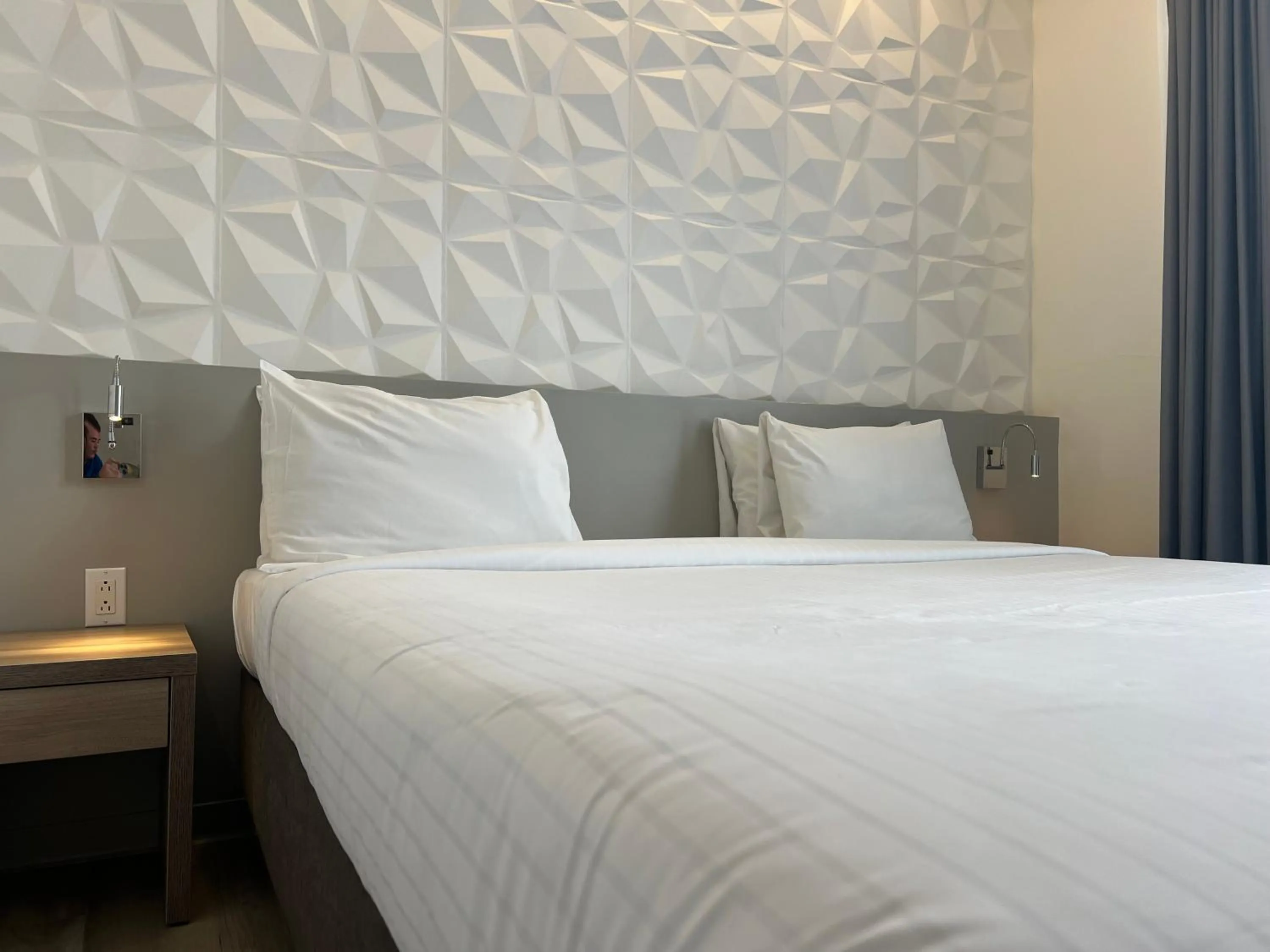 Bed in Adonis Cupecoy