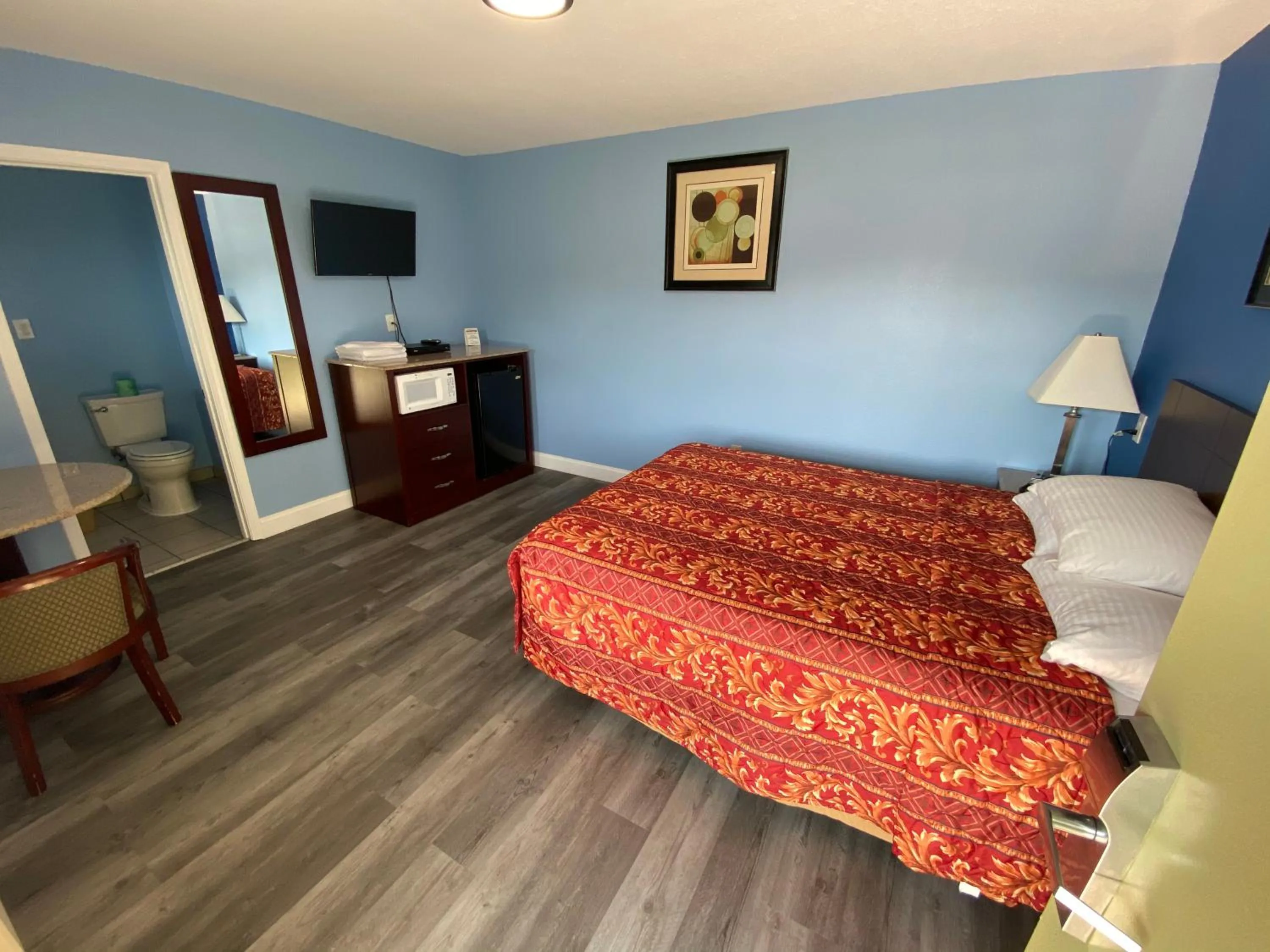Bed in Red Carpet Inn & Suites Wrightstown