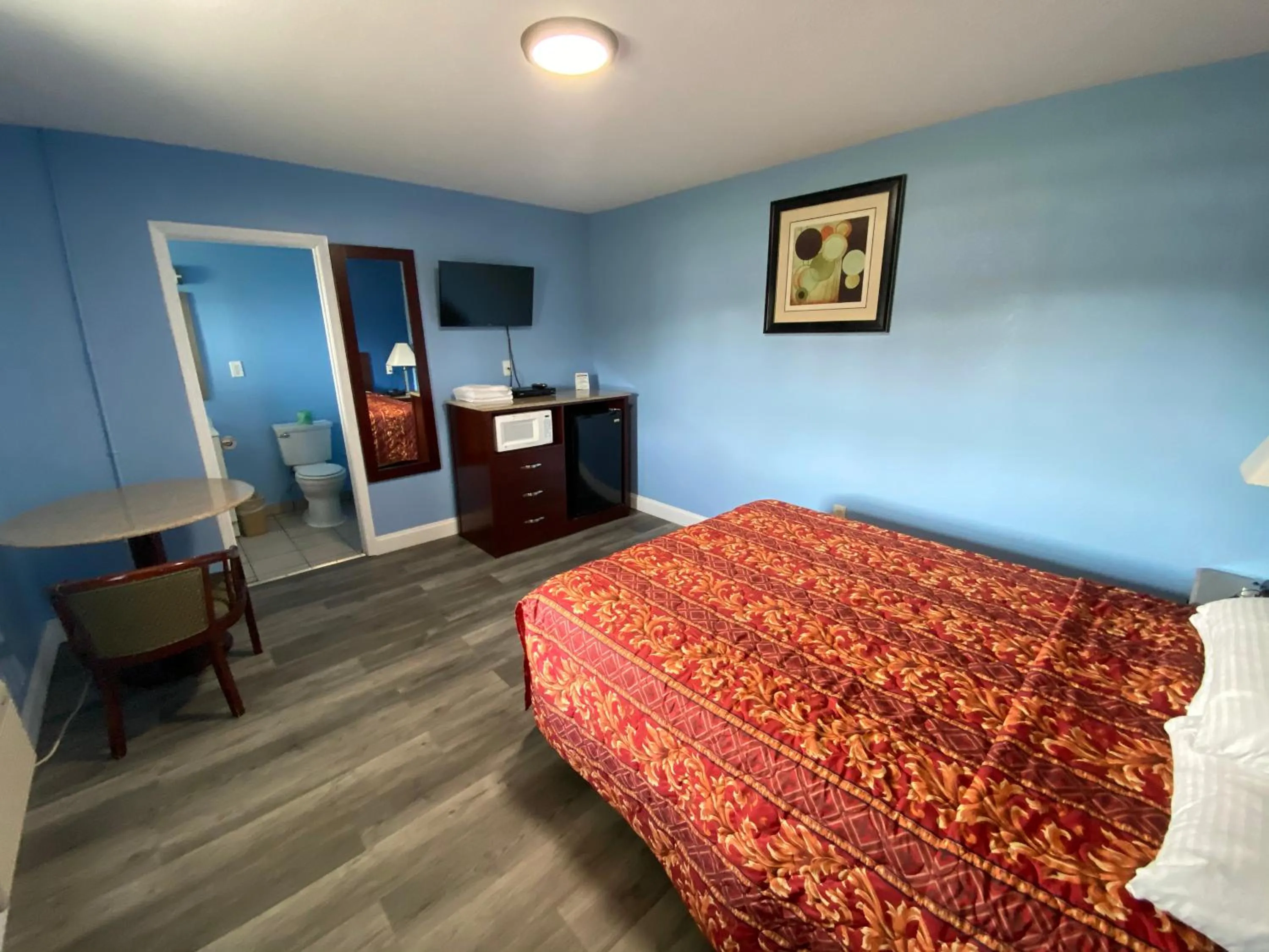 Bed in Red Carpet Inn & Suites Wrightstown