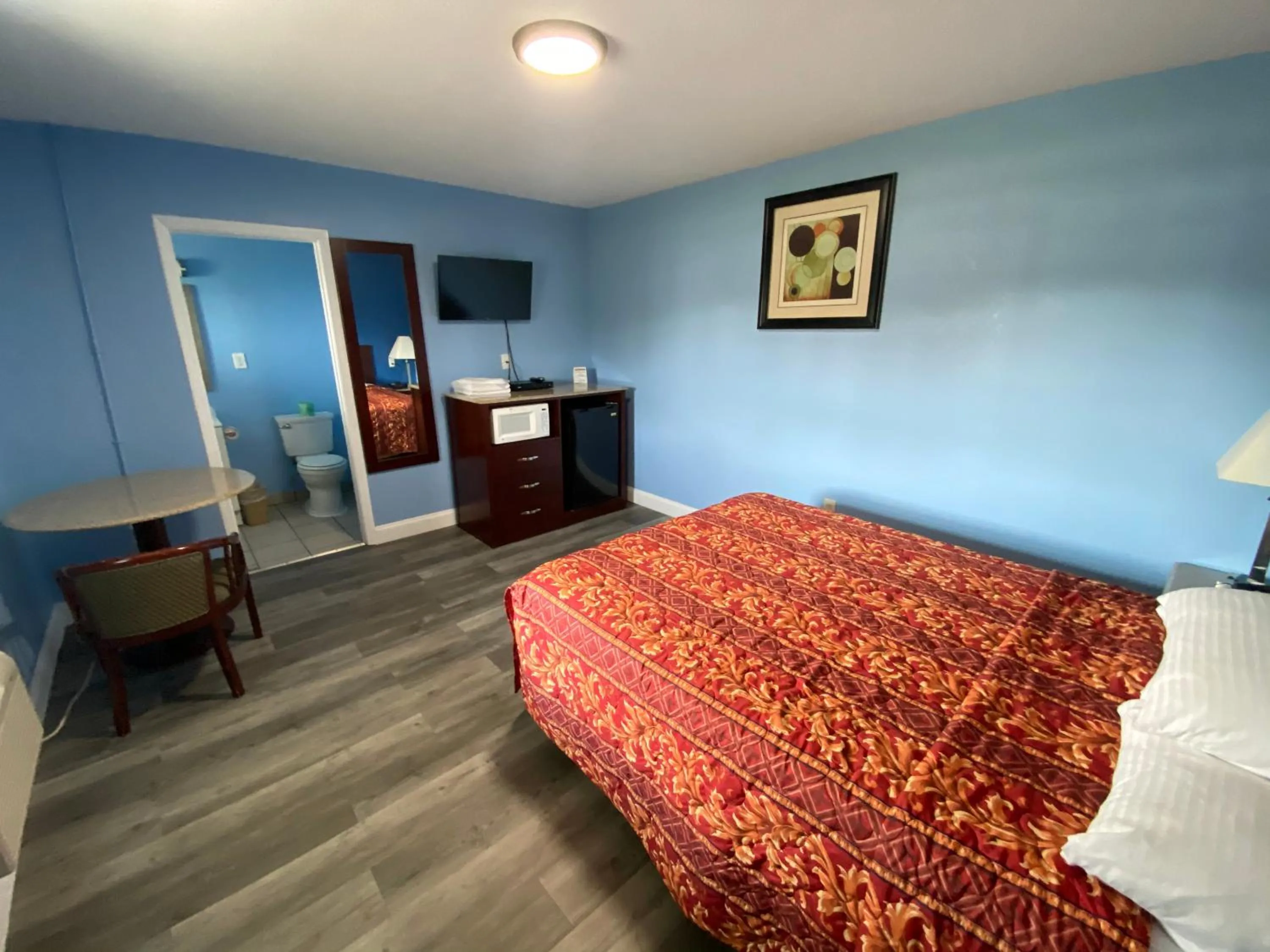 Bed in Red Carpet Inn & Suites Wrightstown