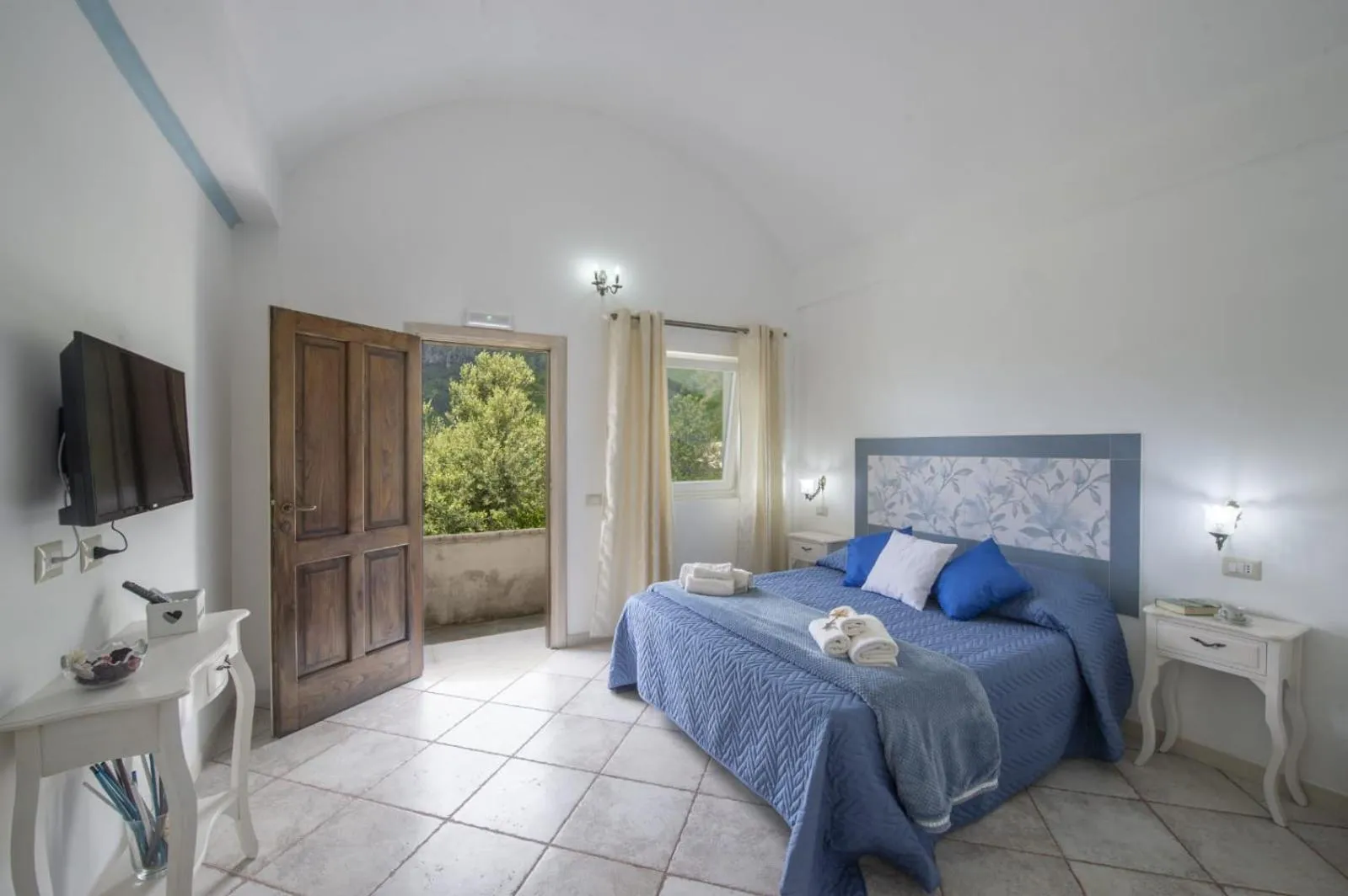 Bedroom in Il Mandorlo