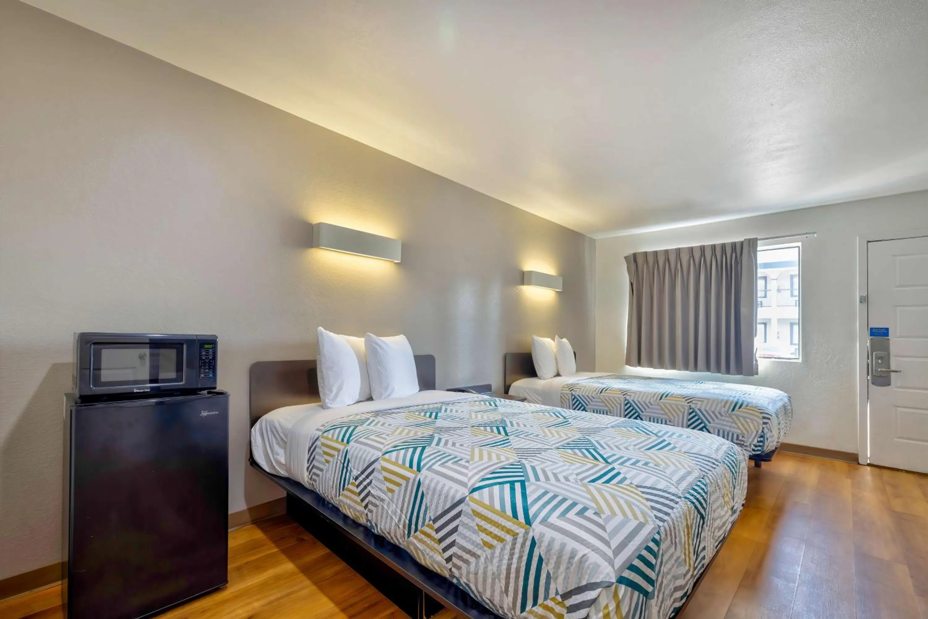 Bedroom, Bed in Motel 6-Bryan, TX - College Station