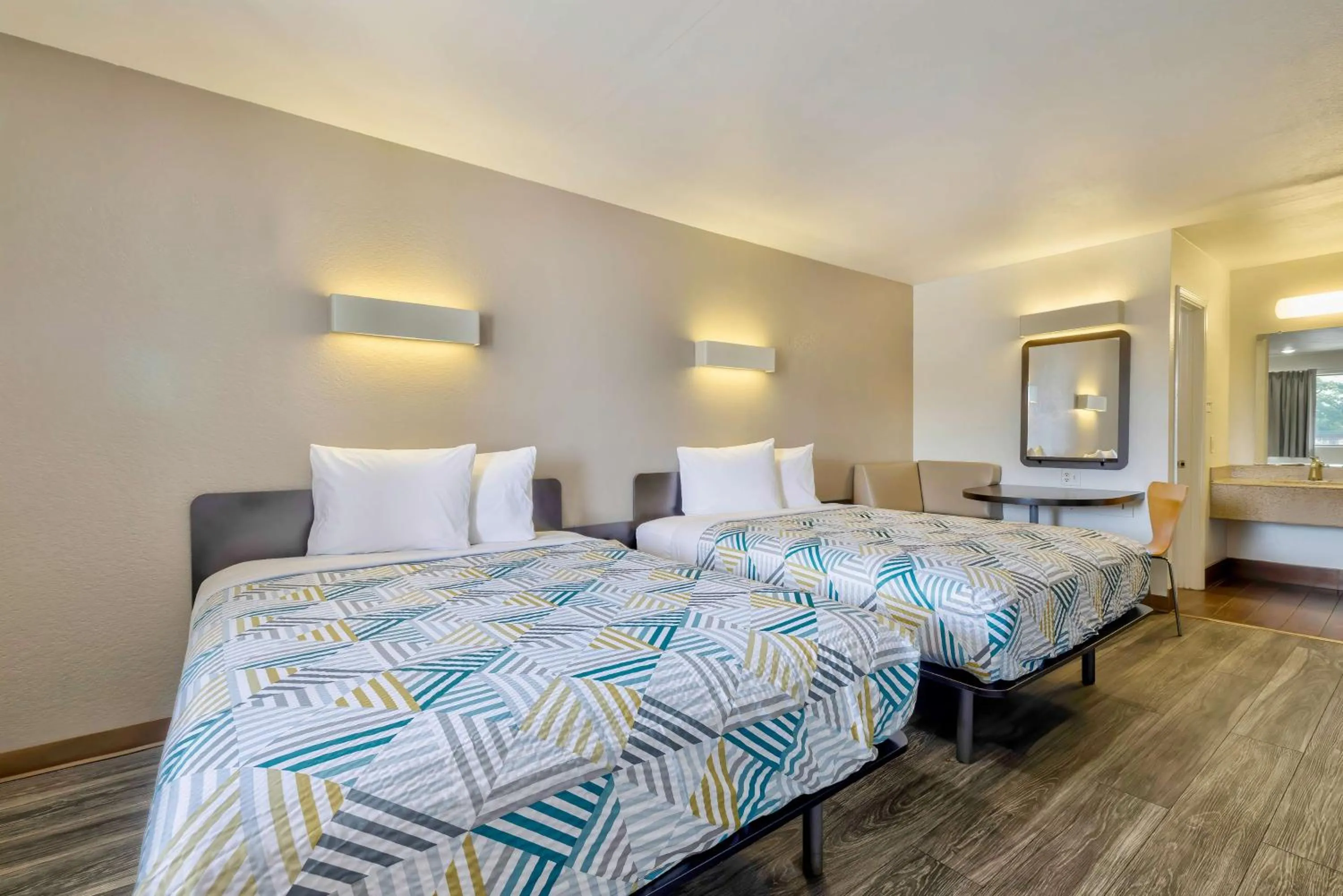 Bedroom, Bed in Motel 6-Bryan, TX - College Station