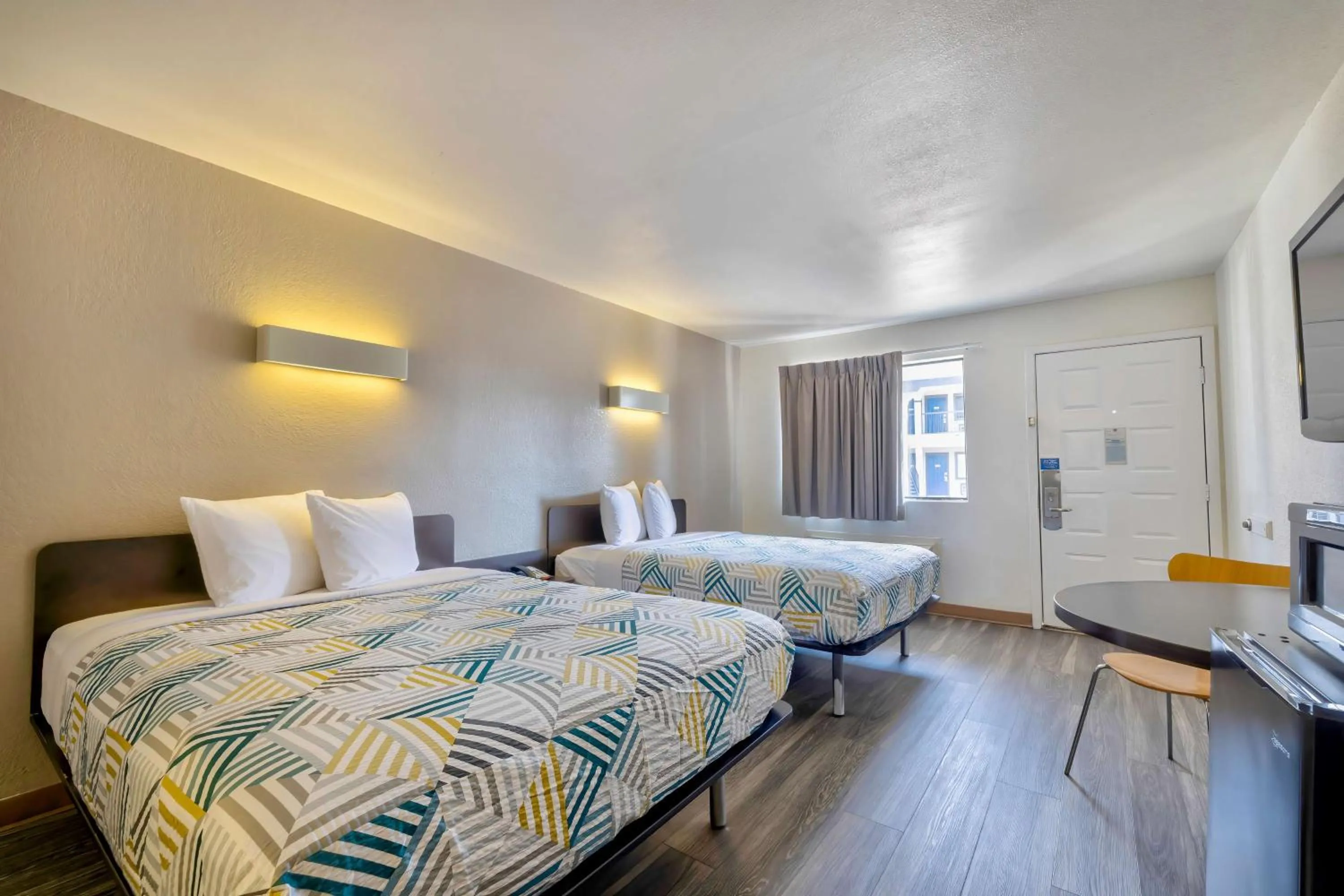 Bedroom, Bed in Motel 6-Bryan, TX - College Station