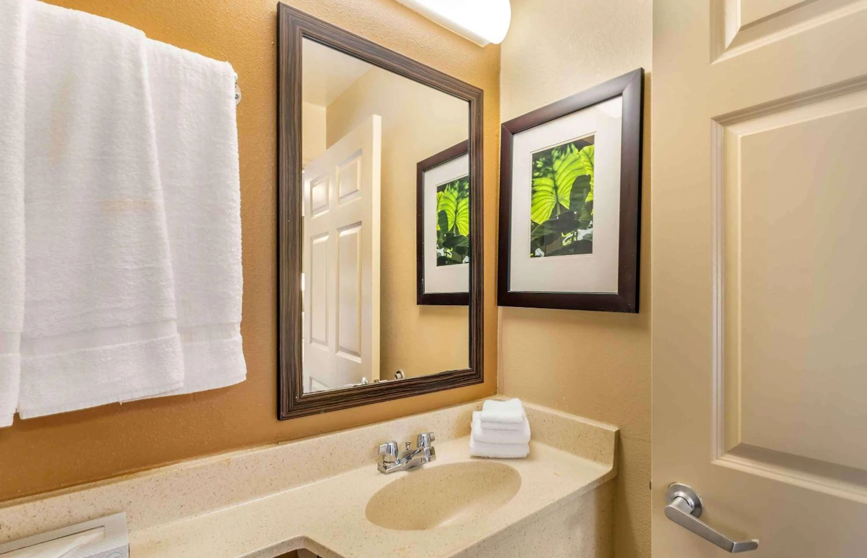 Bathroom in Extended Stay America Select Suites - Chesapeake - Churchland Blvd