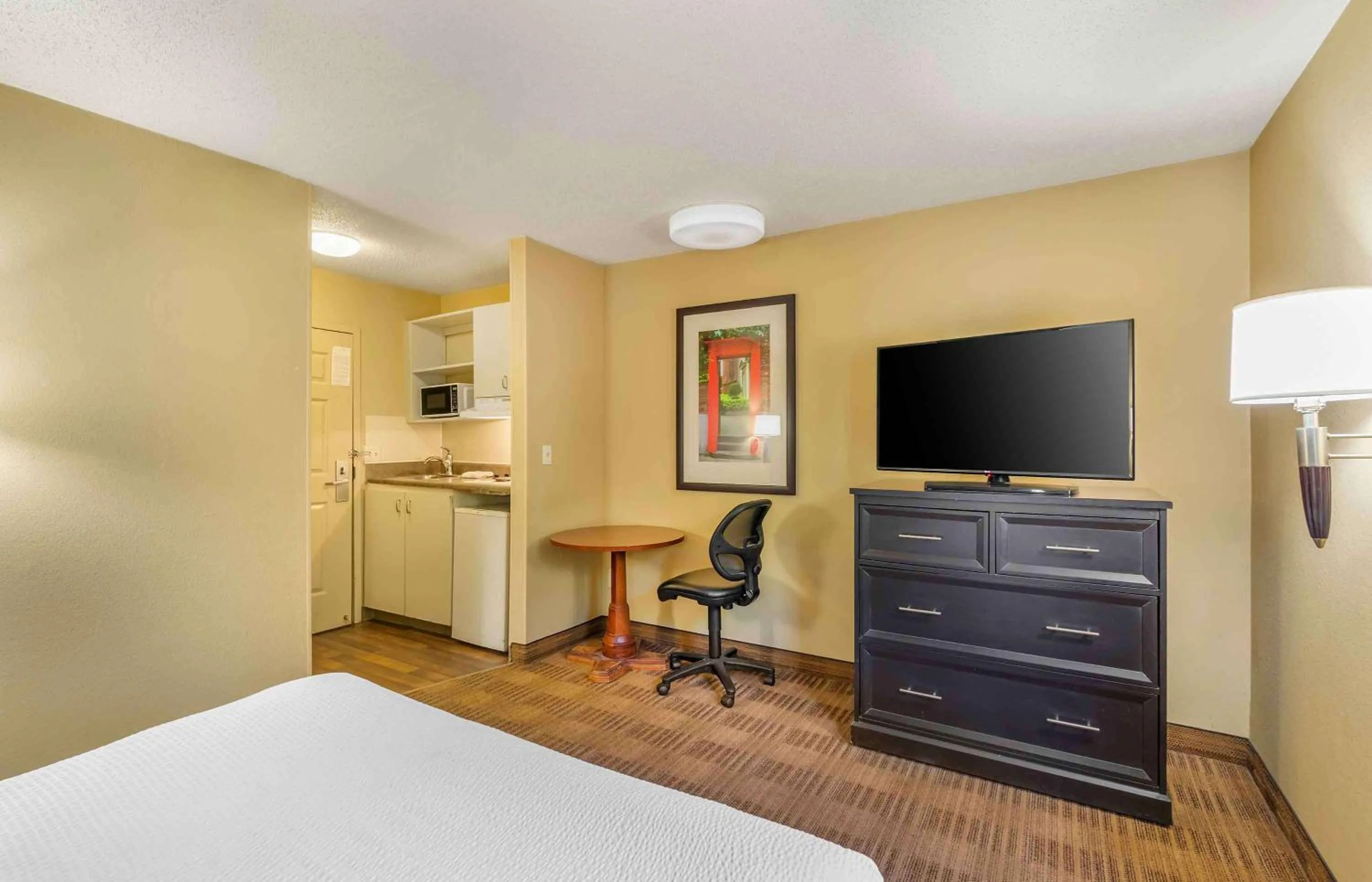 Bedroom, Bed in Extended Stay America Select Suites - Chesapeake - Churchland Blvd