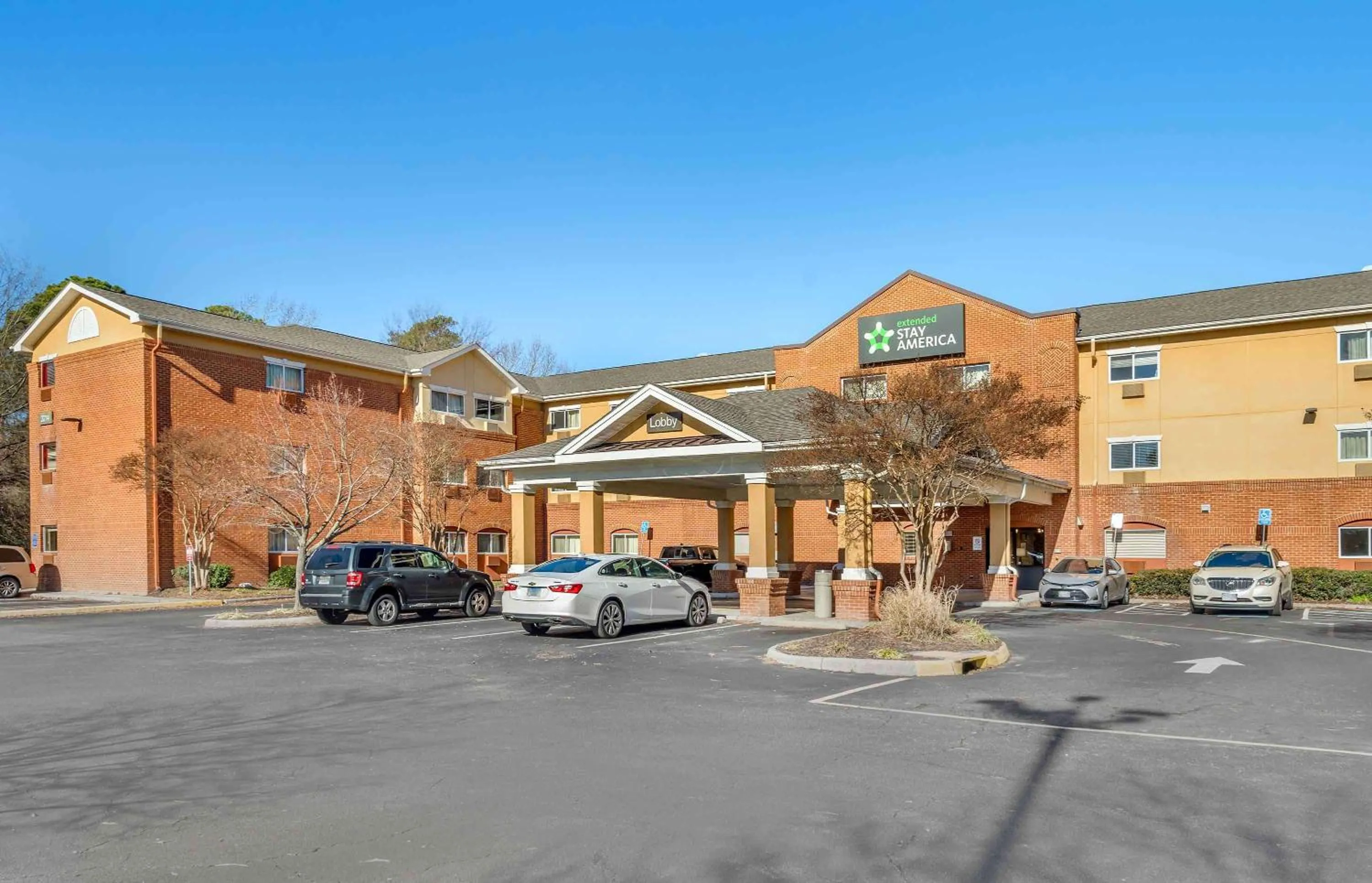 Property building in Extended Stay America Select Suites - Chesapeake - Churchland Blvd