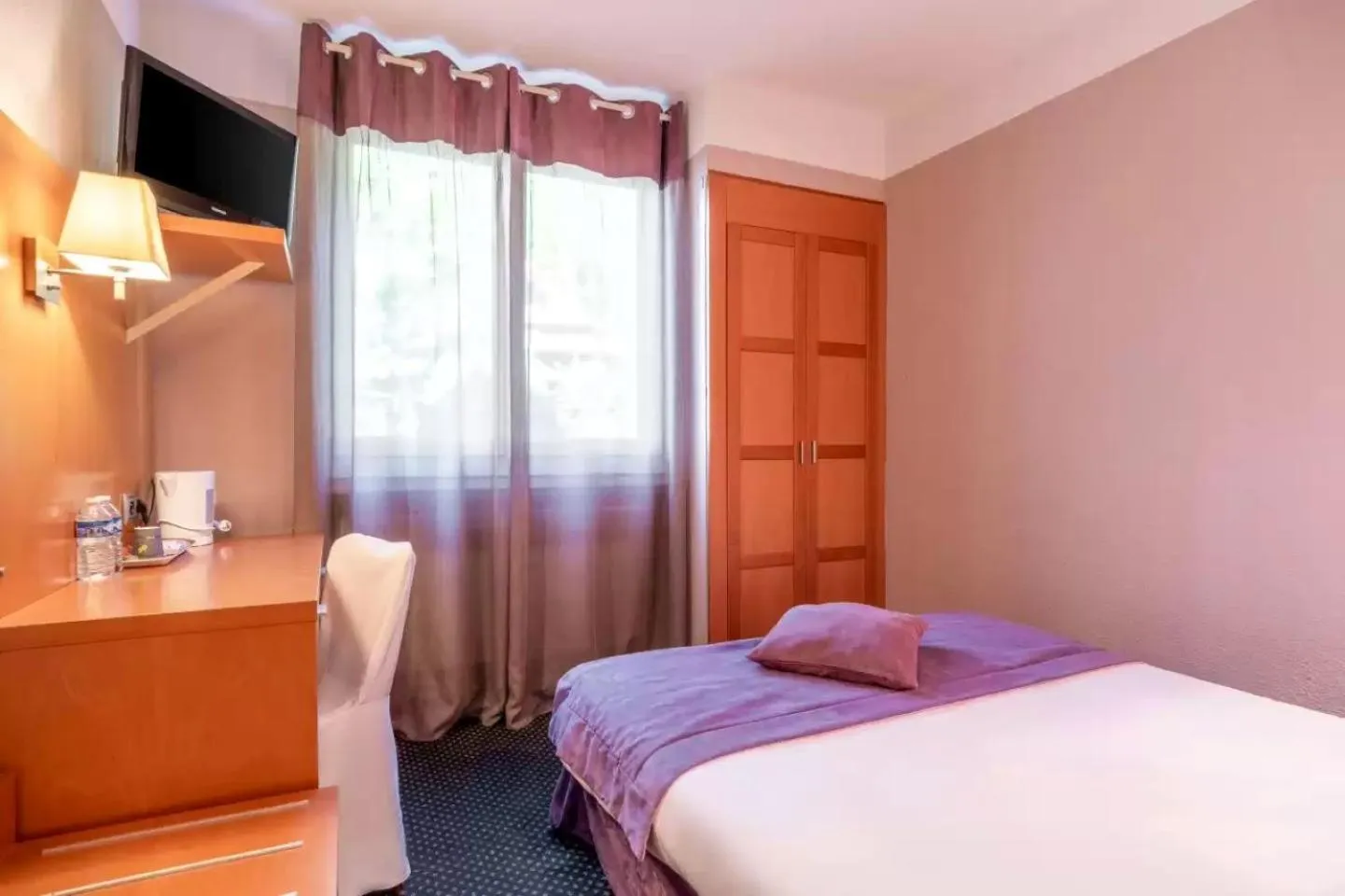 Bedroom, Bed in Hôtel Christina Lourdes