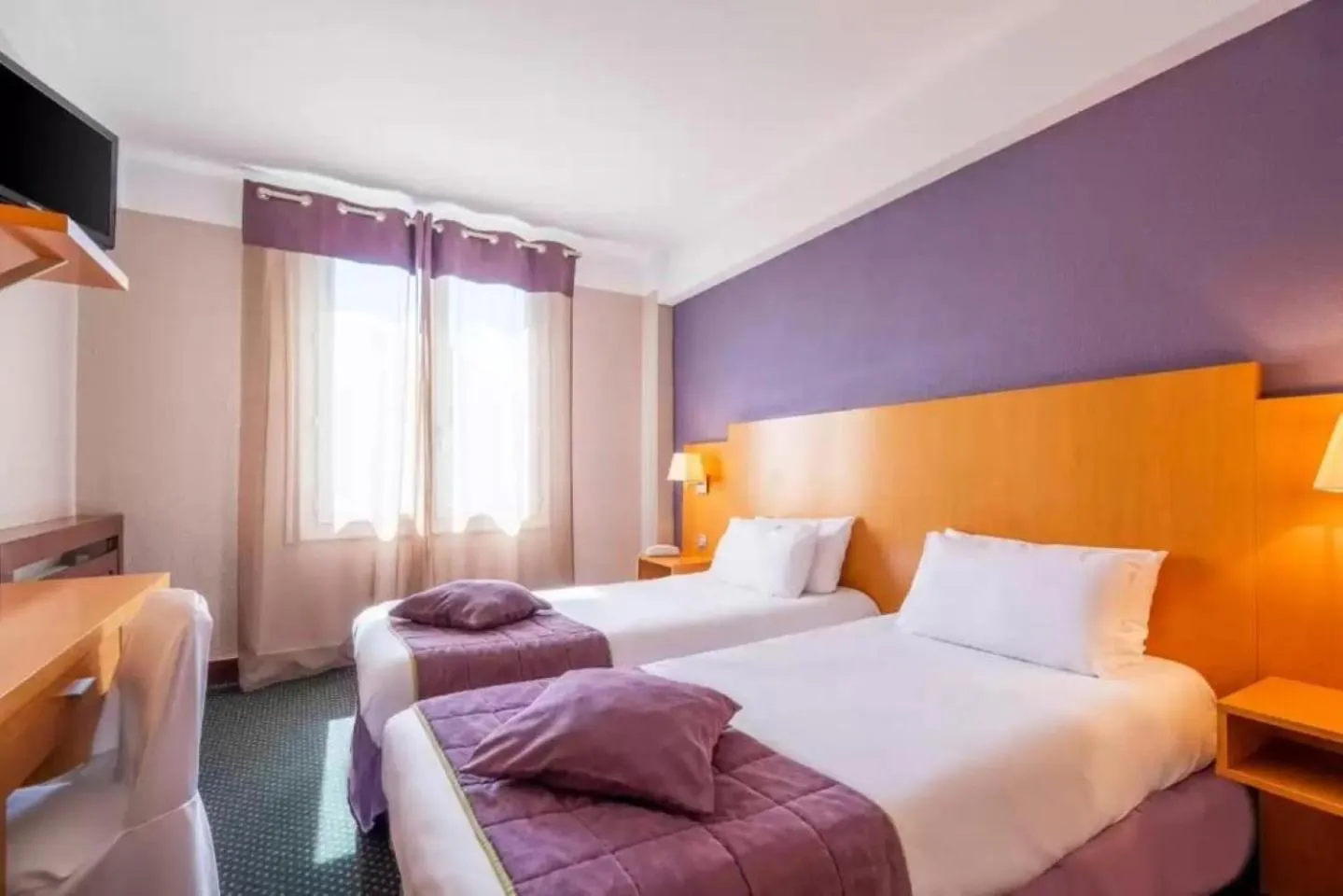 Bedroom, Bed in Hôtel Christina Lourdes