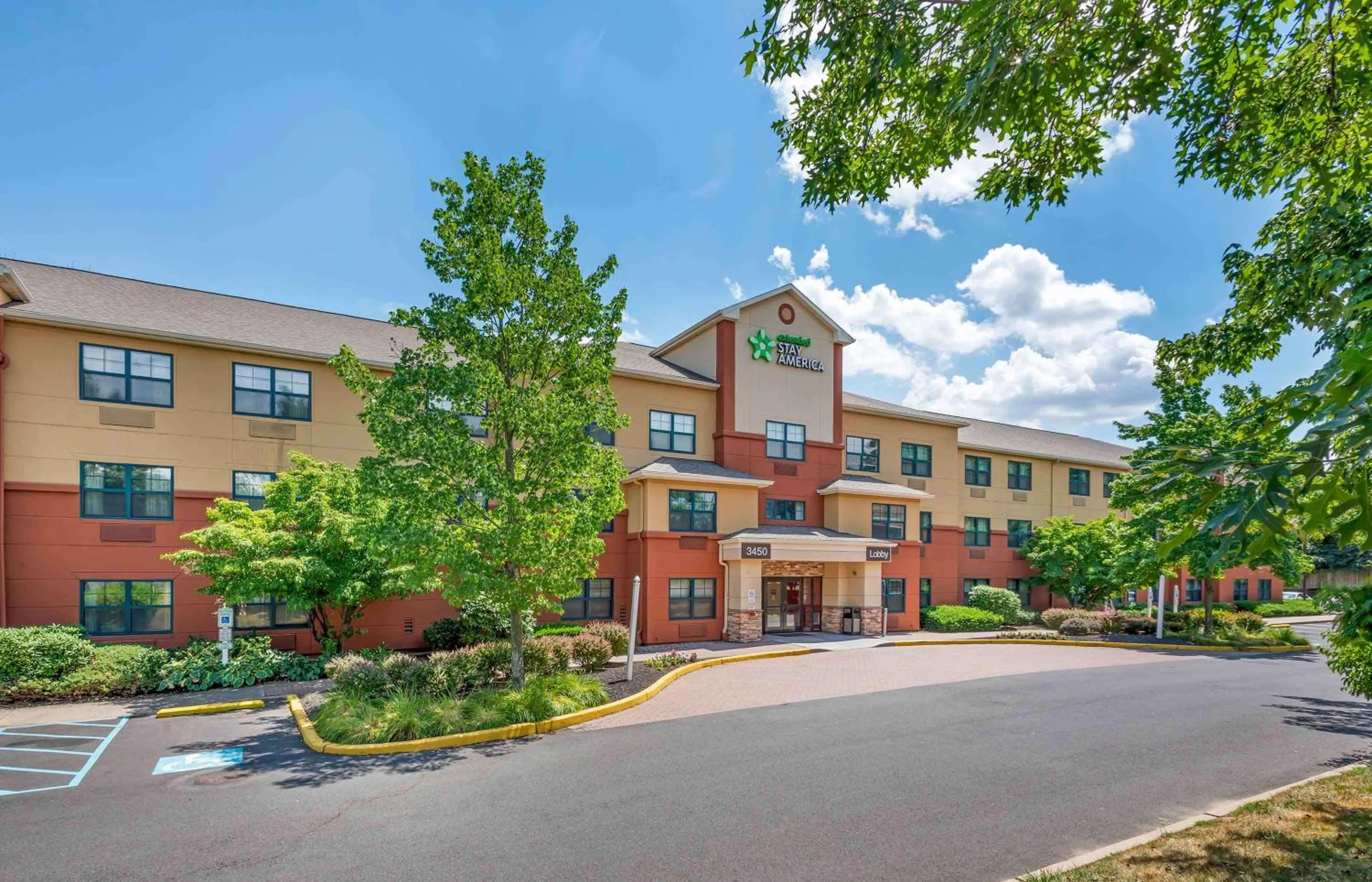 Property building in Extended Stay America Suites - Princeton - West Windsor