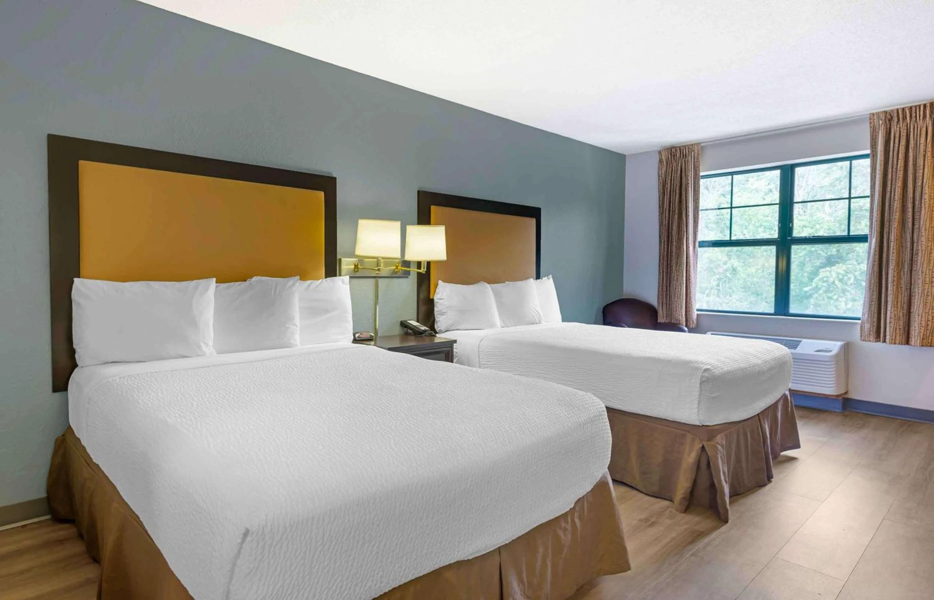 Bedroom, Bed in Extended Stay America Suites - Princeton - West Windsor