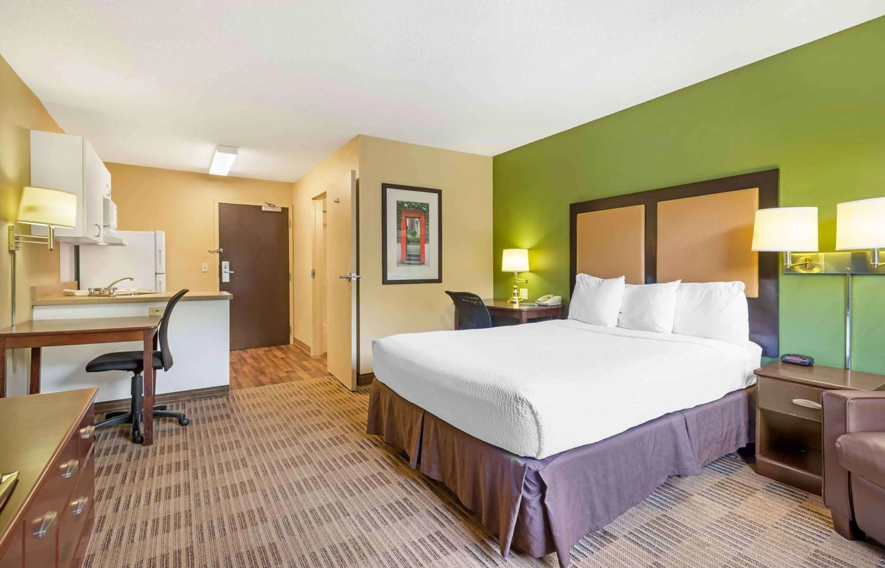 Bedroom, Bed in Extended Stay America Suites - Princeton - West Windsor