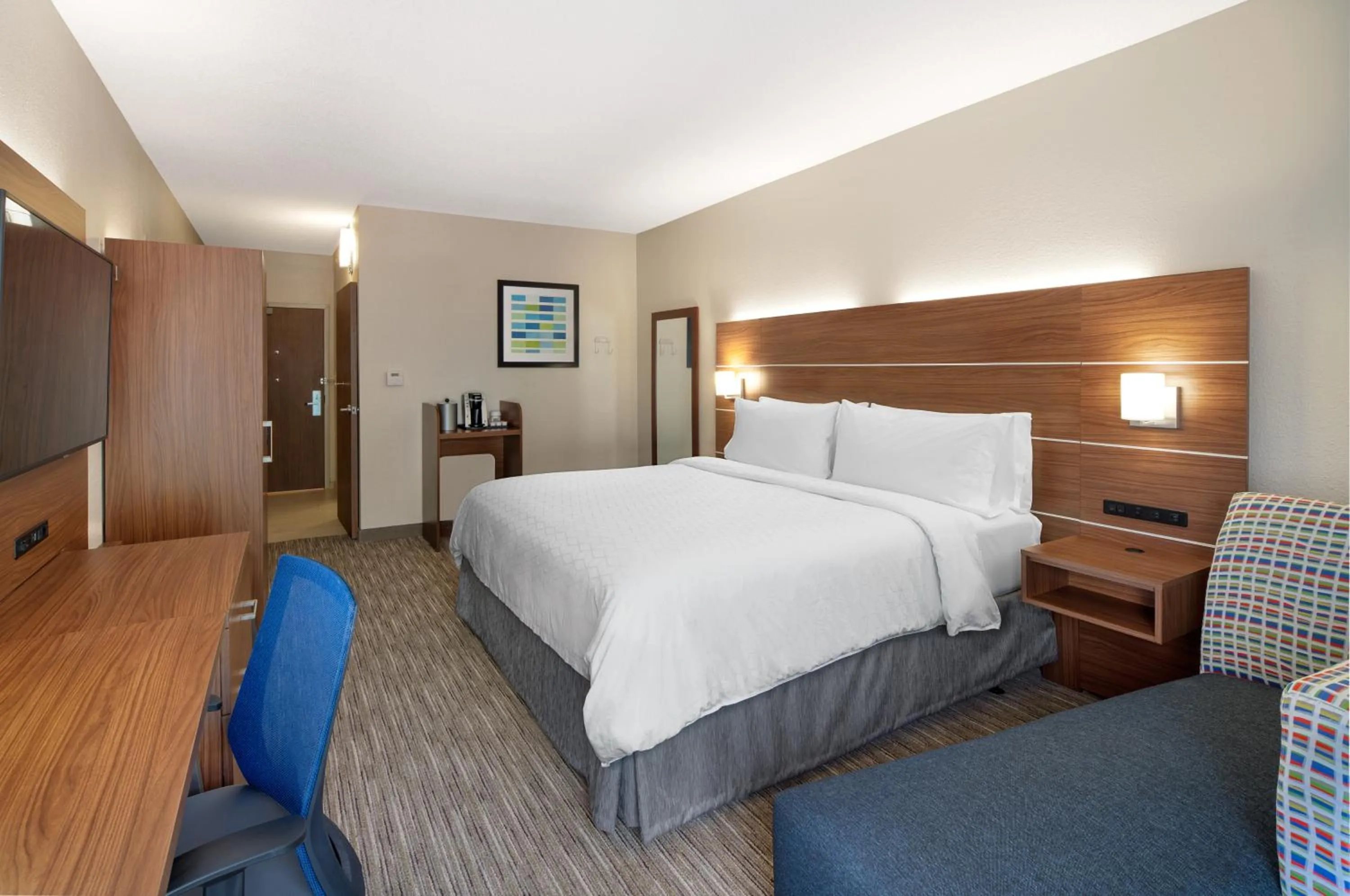 Bed in Holiday Inn Express Statesboro by IHG
