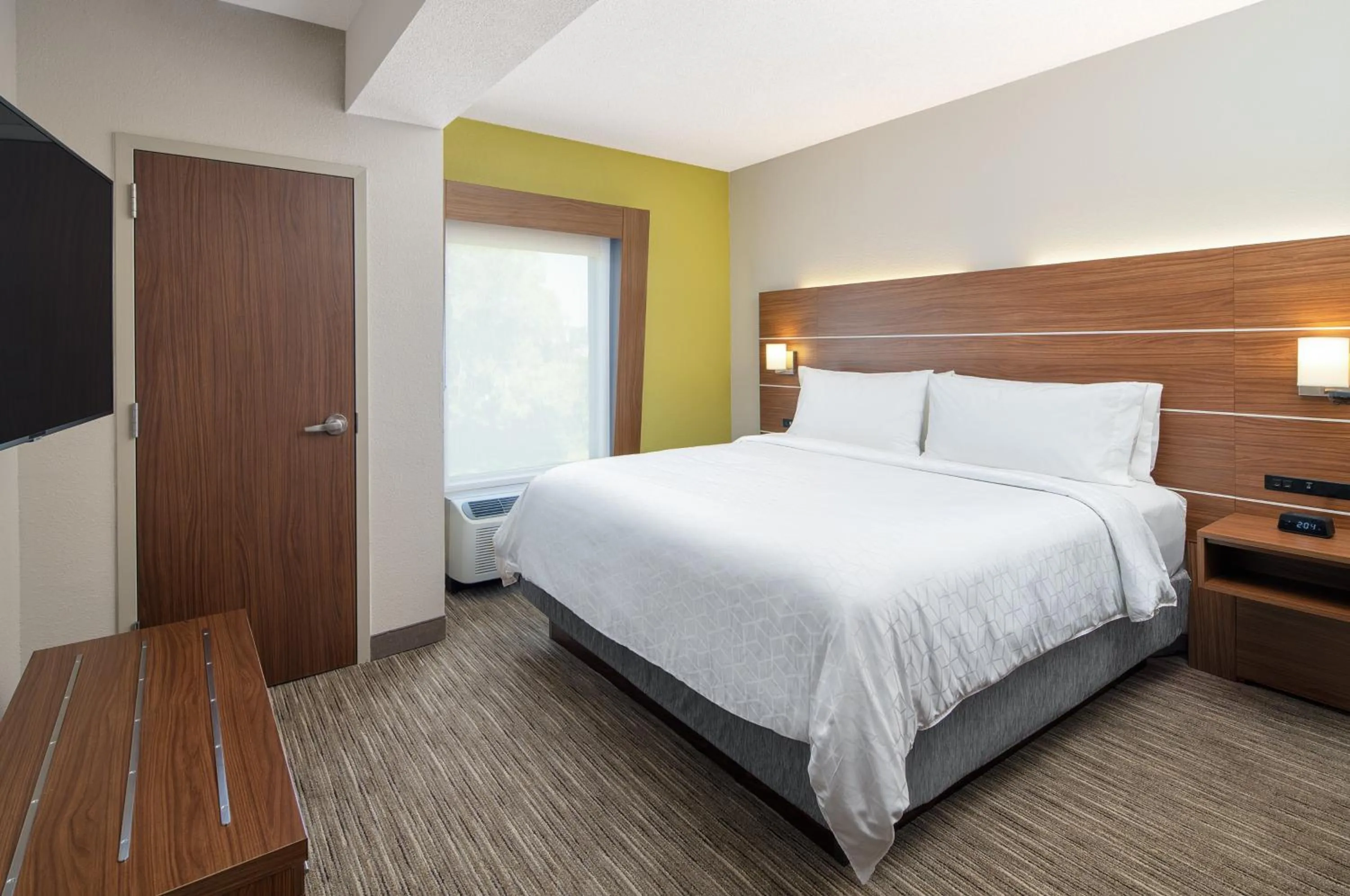 Bedroom, Bed in Holiday Inn Express Statesboro by IHG
