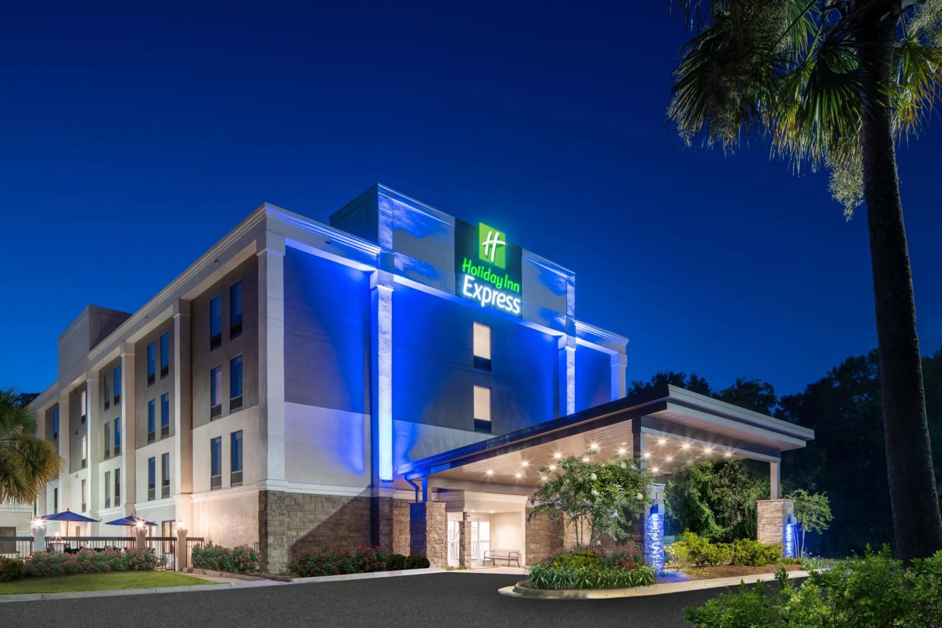 Property building in Holiday Inn Express Statesboro by IHG
