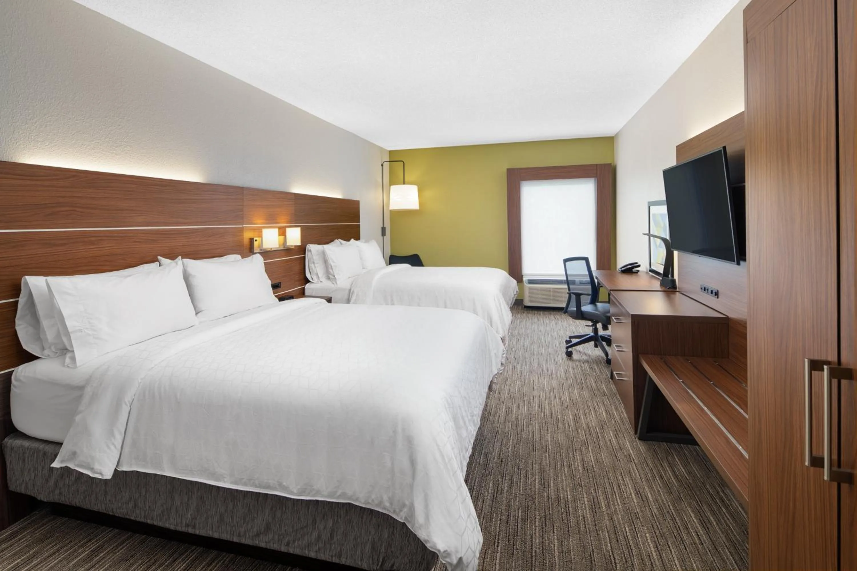 Photo of the whole room, Bed in Holiday Inn Express Statesboro by IHG