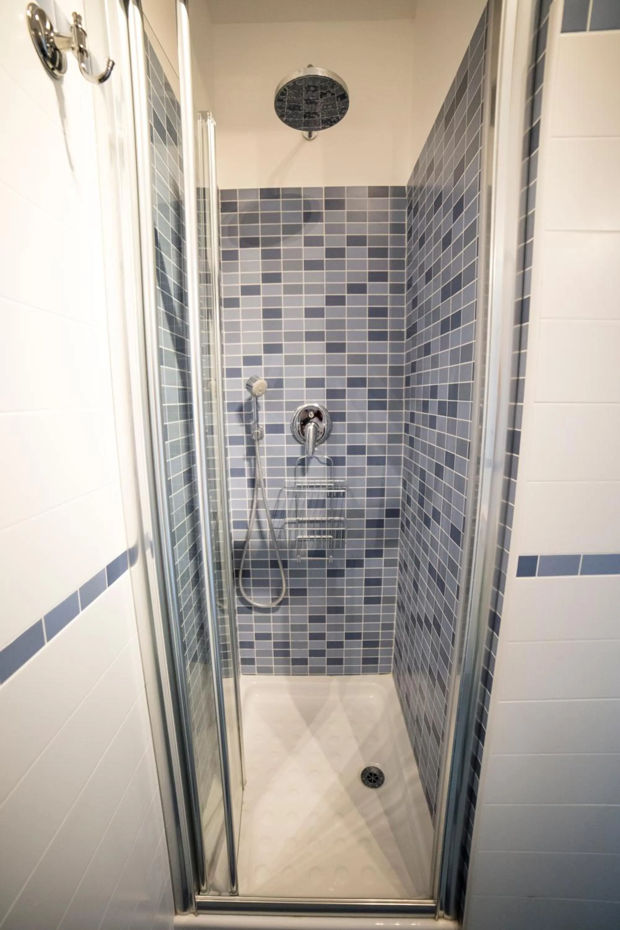 Shower in B&B Il Capitano