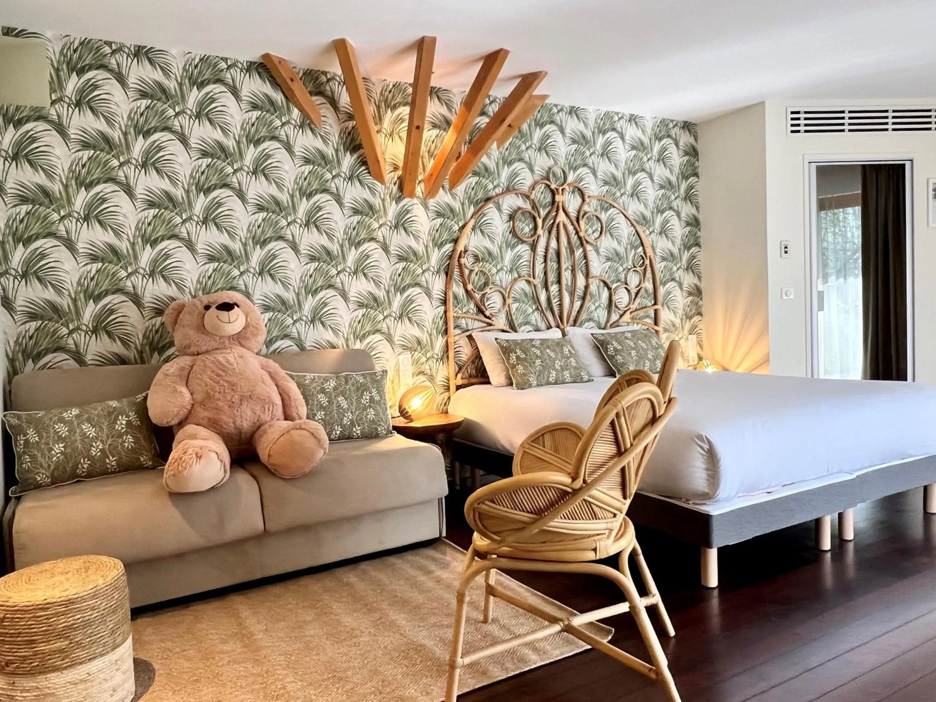 Bedroom, Bed in Château de Challanges