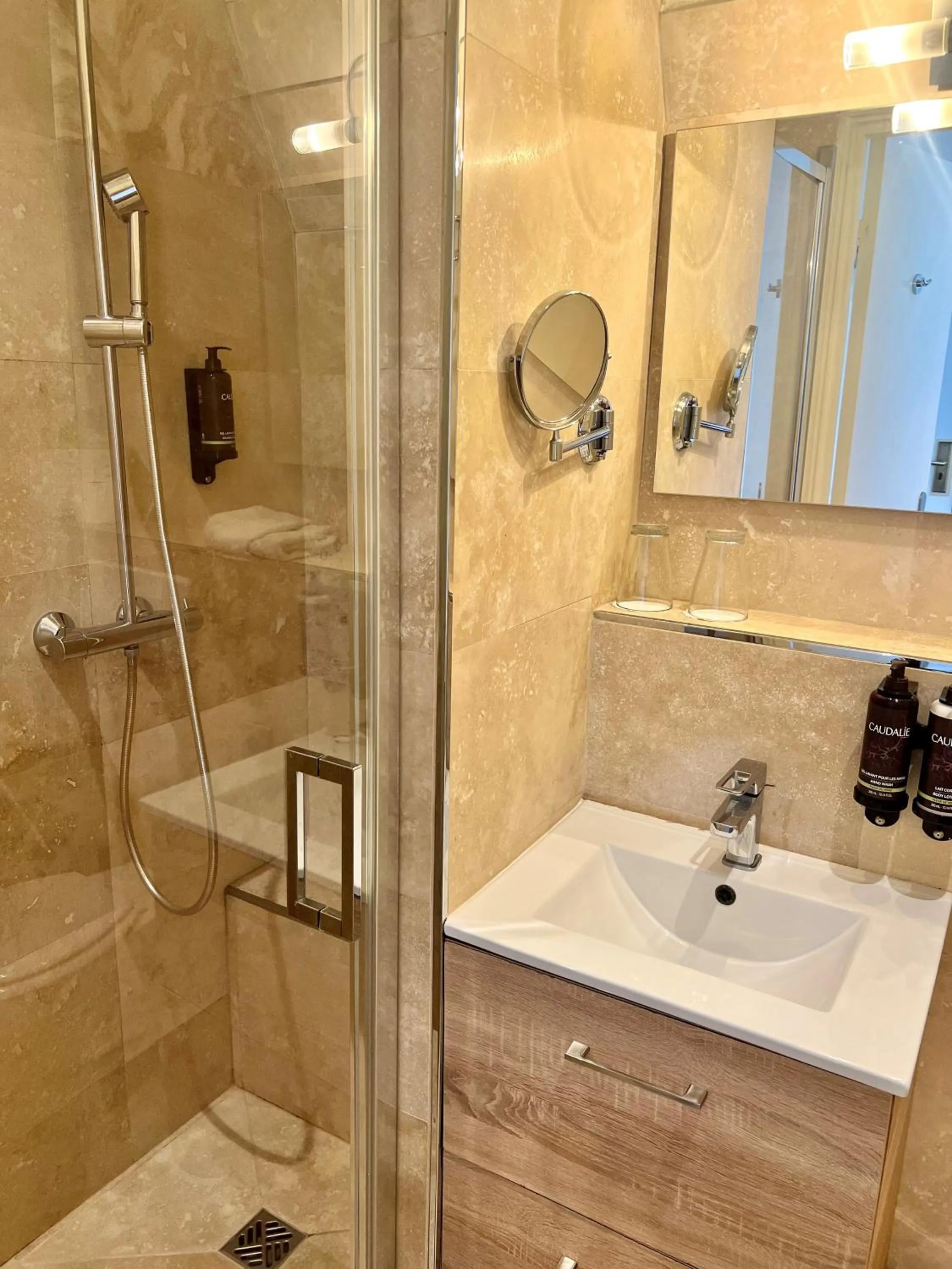 Bathroom in Château de Challanges