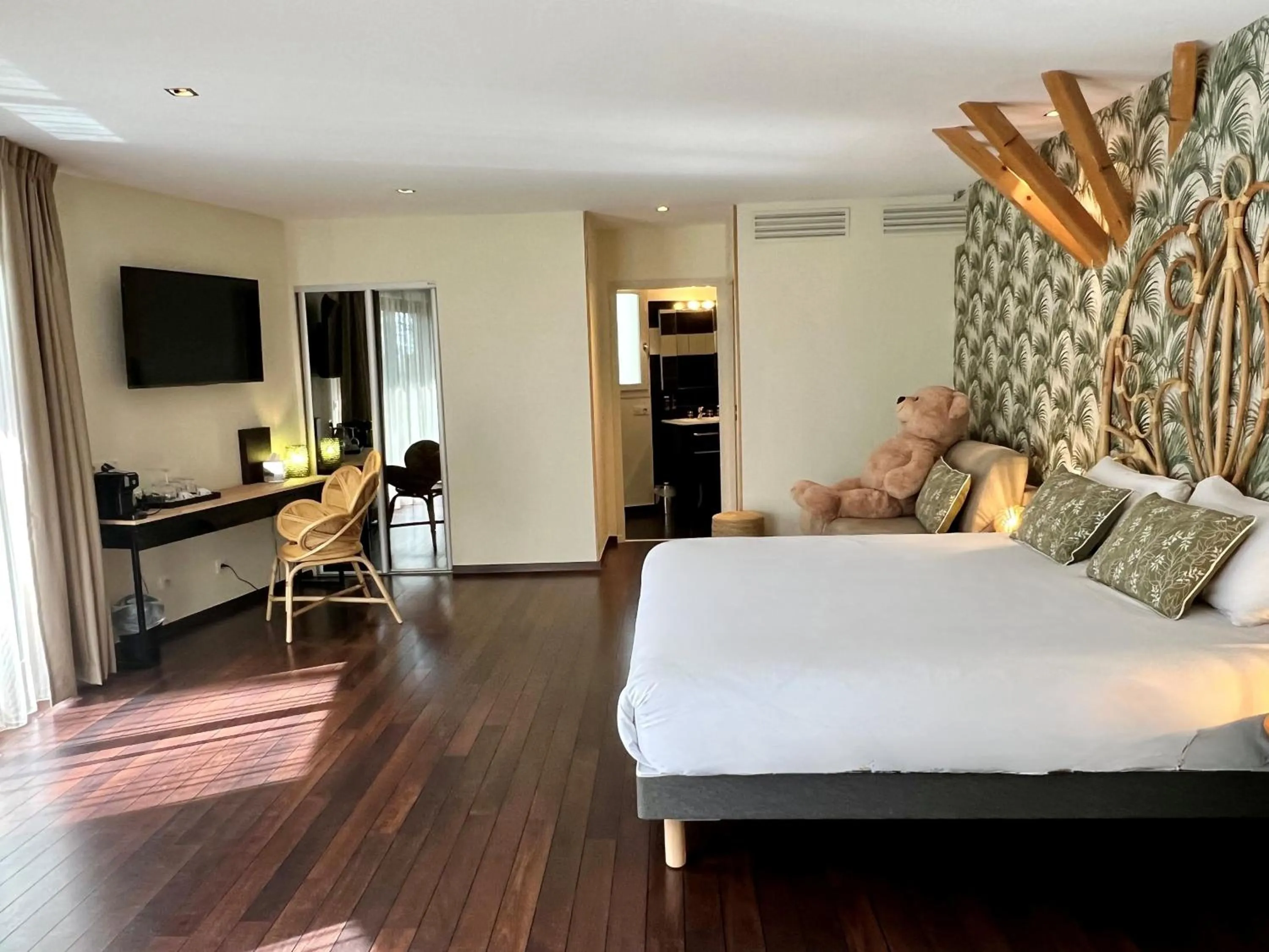 Bedroom, Bed in Château de Challanges