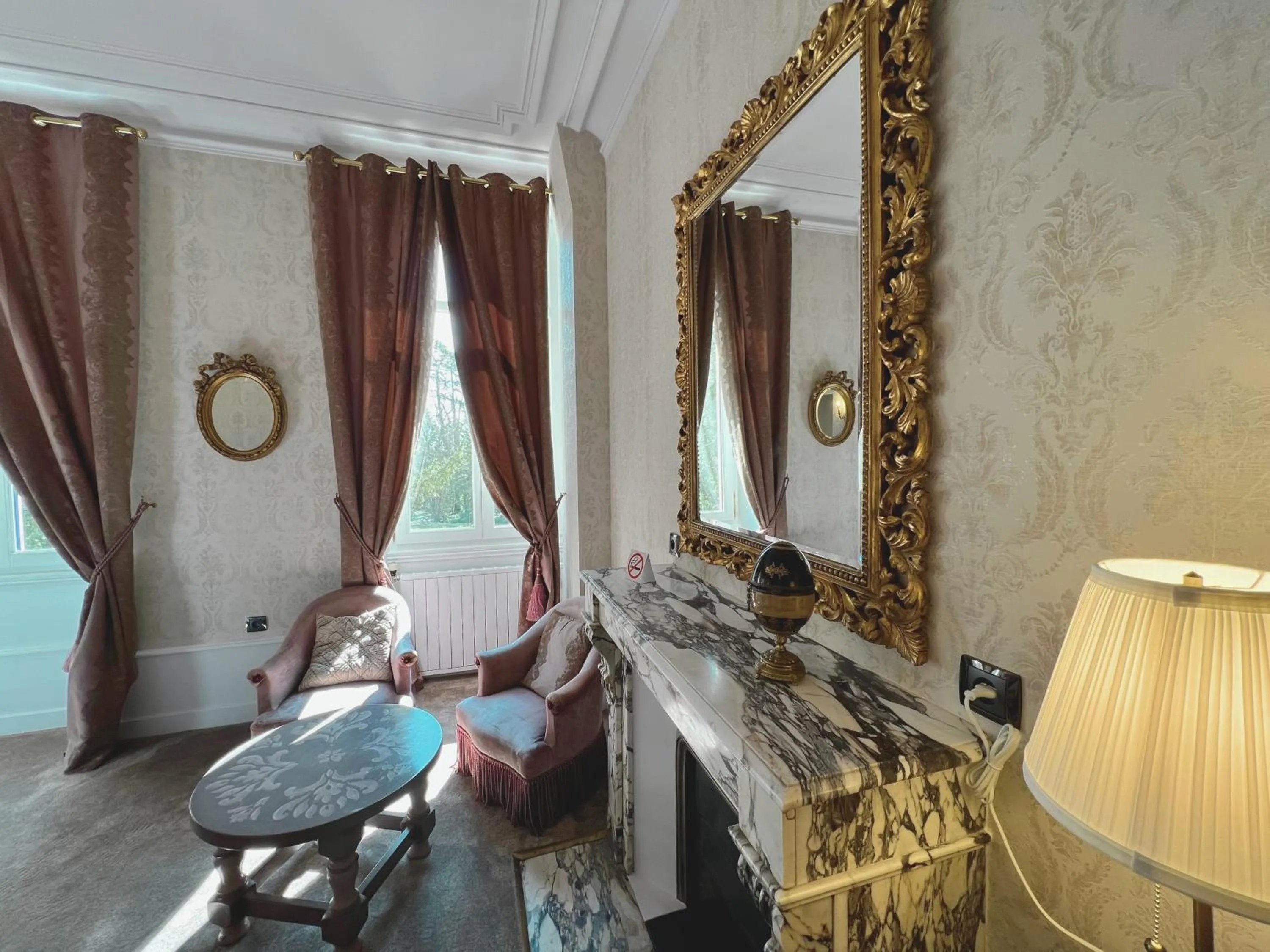 Seating area in Château de Challanges
